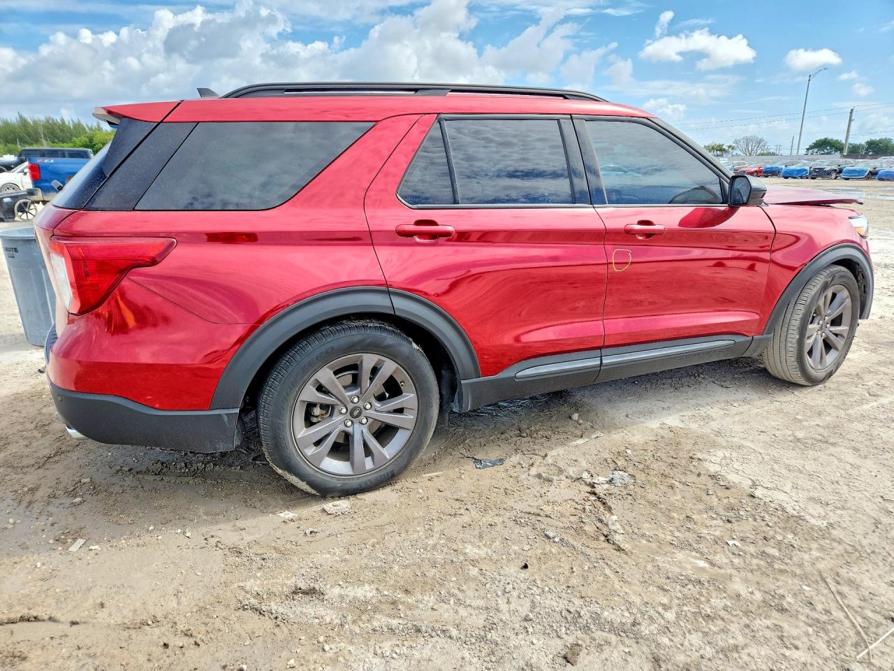 2023 Ford Explorer Xlt Red vin: 1FMSK7DH5PGA97883