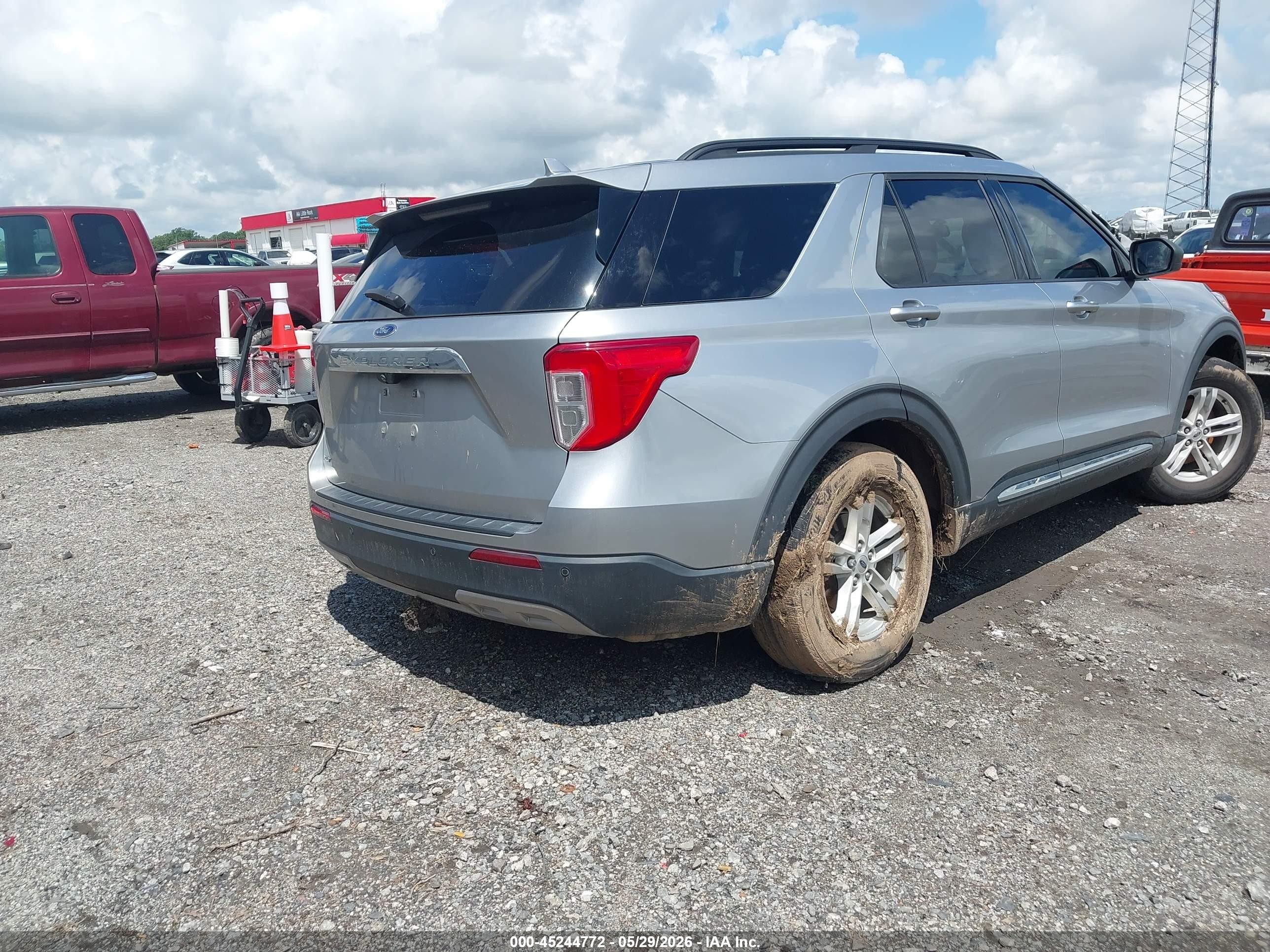 2020 Ford Explorer Xlt Silver vin: 1FMSK7DH6LGC86181