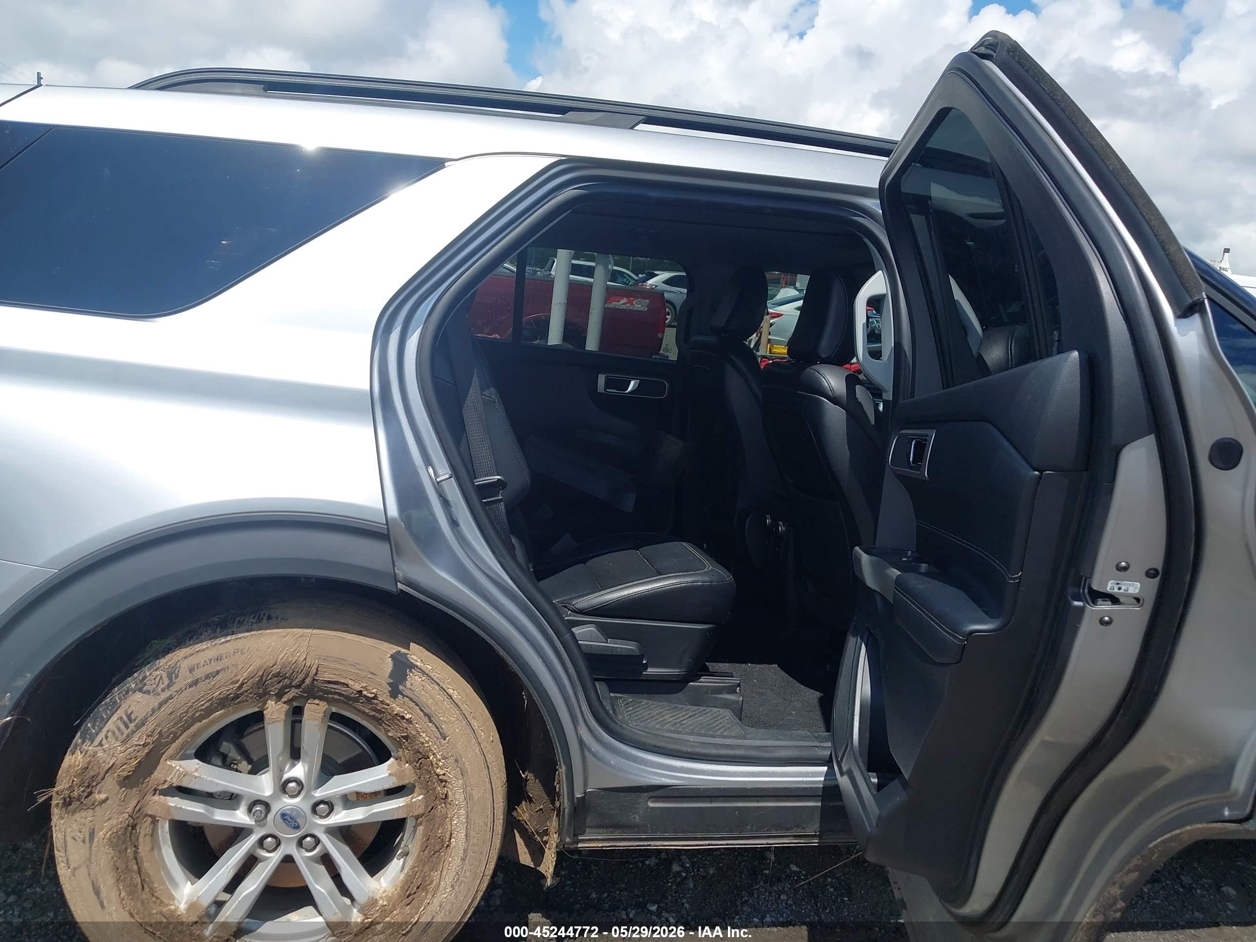 2020 Ford Explorer Xlt Silver vin: 1FMSK7DH6LGC86181