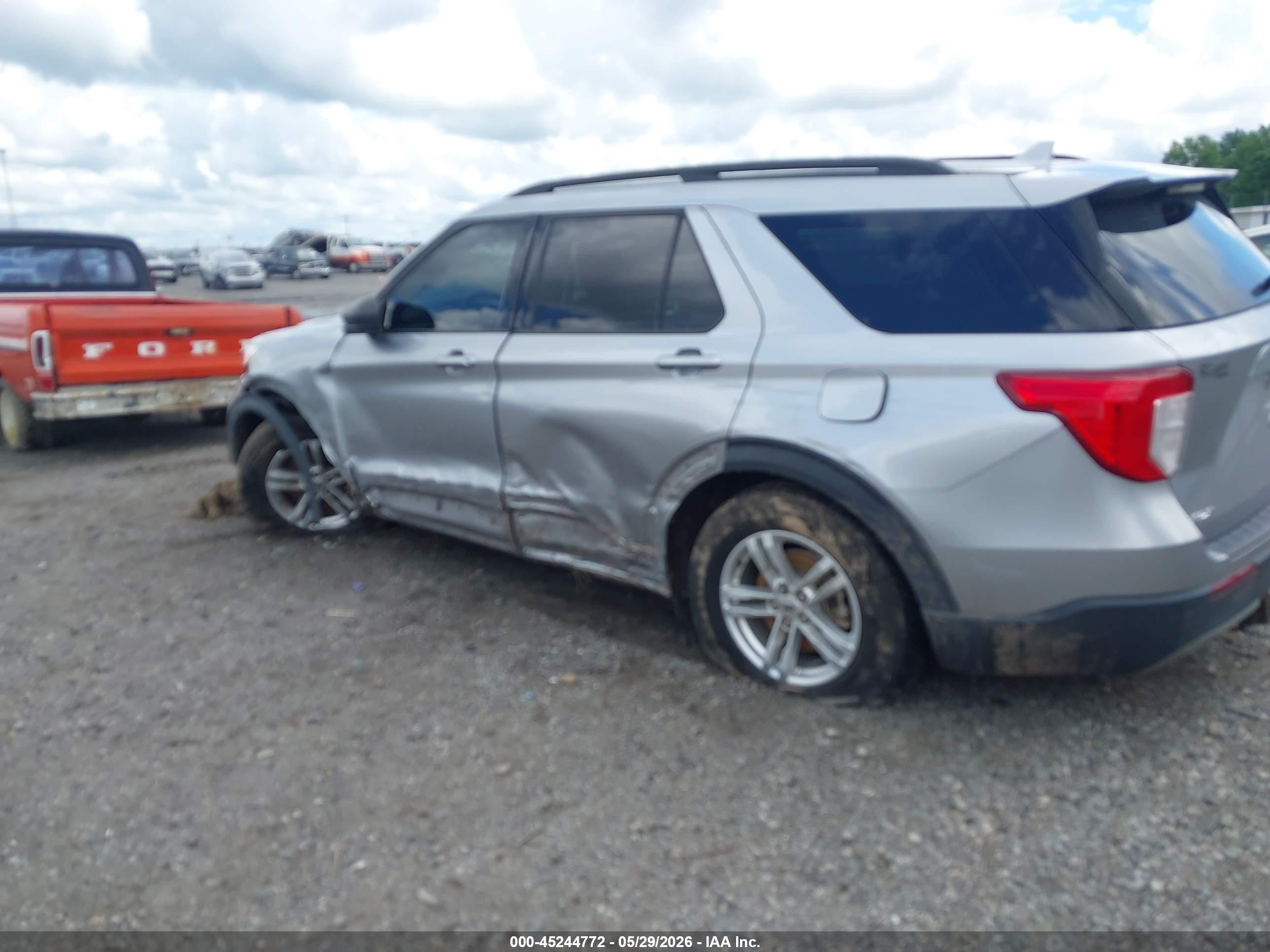 2020 Ford Explorer Xlt Silver vin: 1FMSK7DH6LGC86181