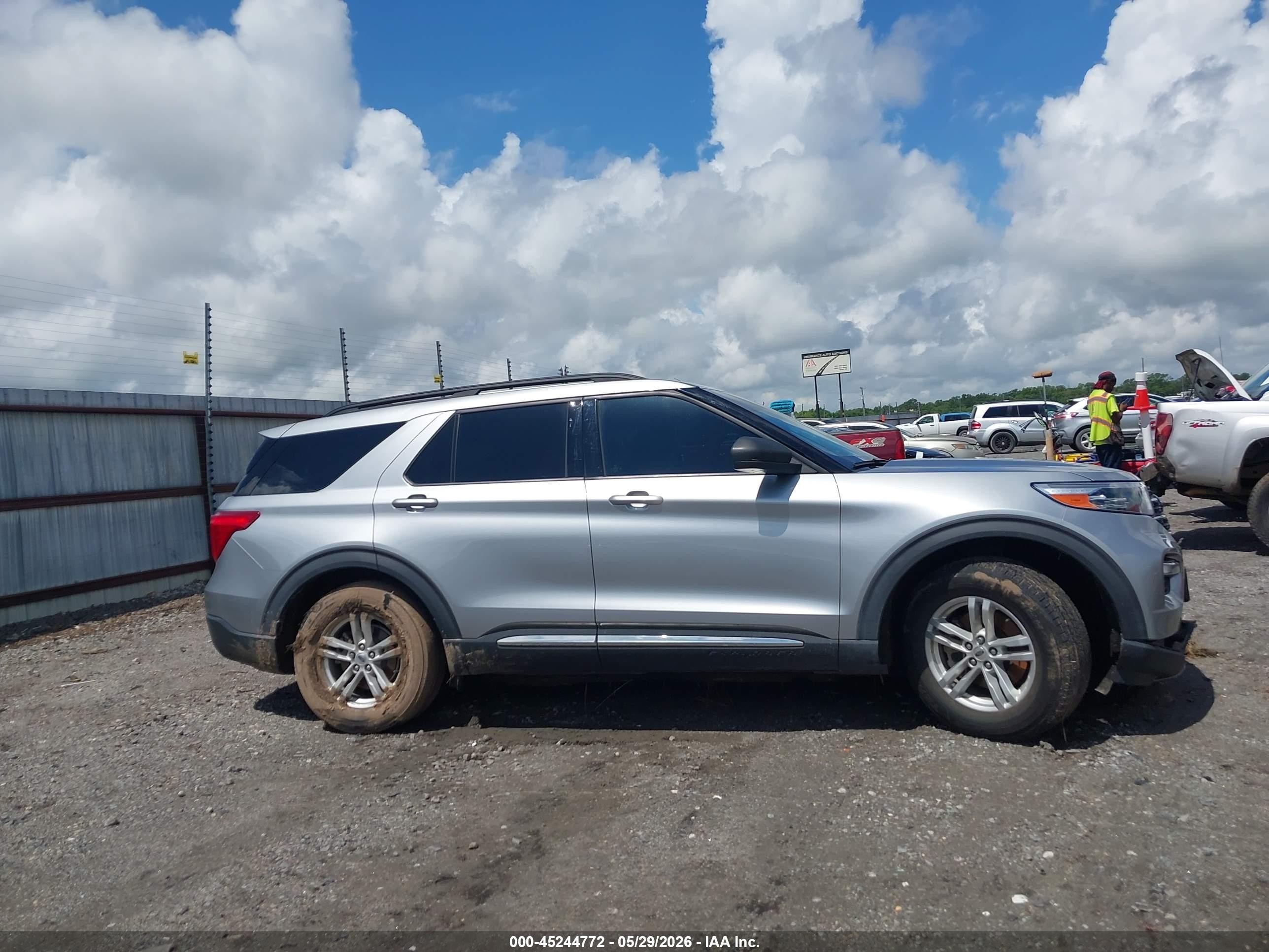 2020 Ford Explorer Xlt Silver vin: 1FMSK7DH6LGC86181