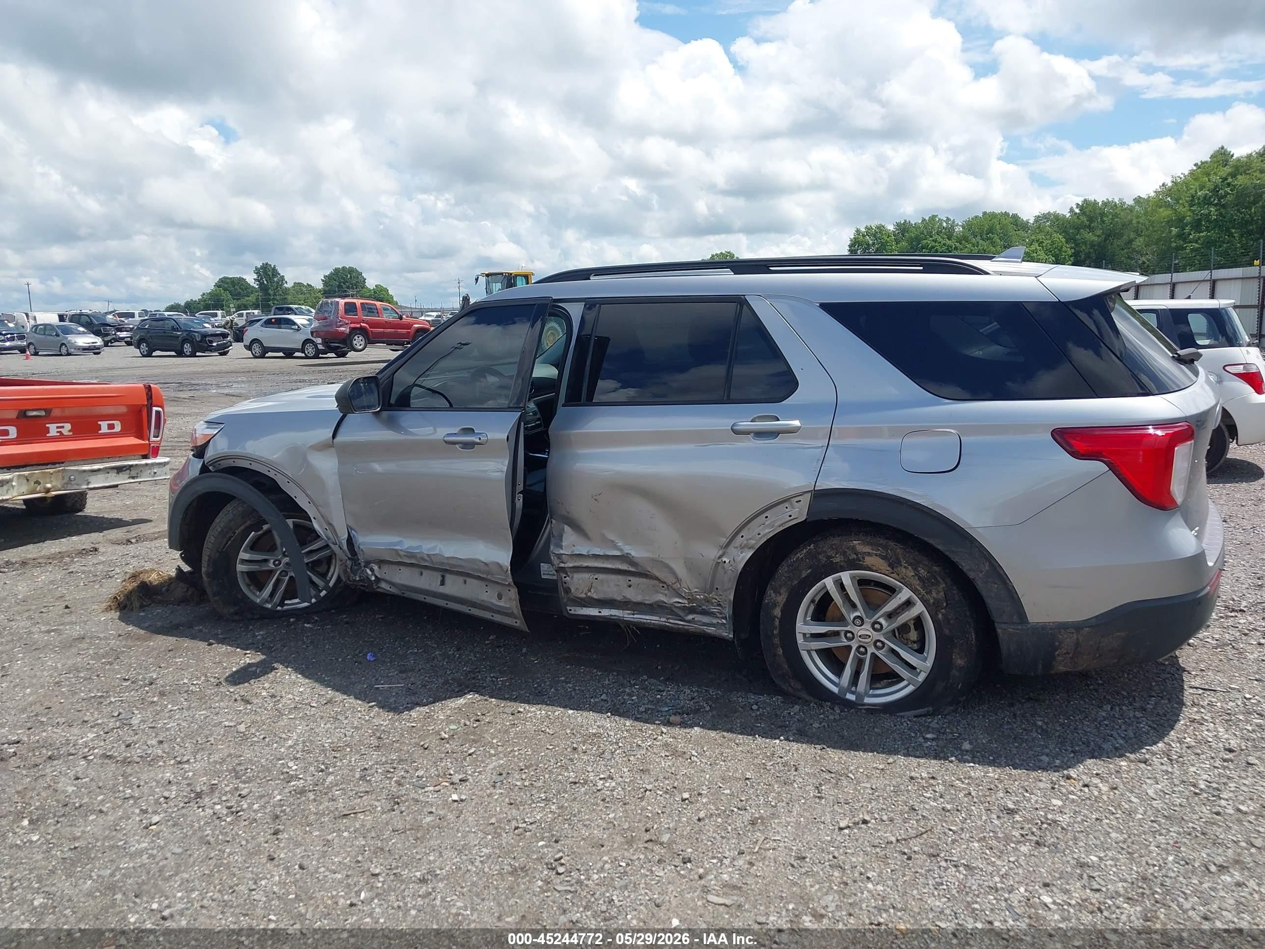 2020 Ford Explorer Xlt Silver vin: 1FMSK7DH6LGC86181