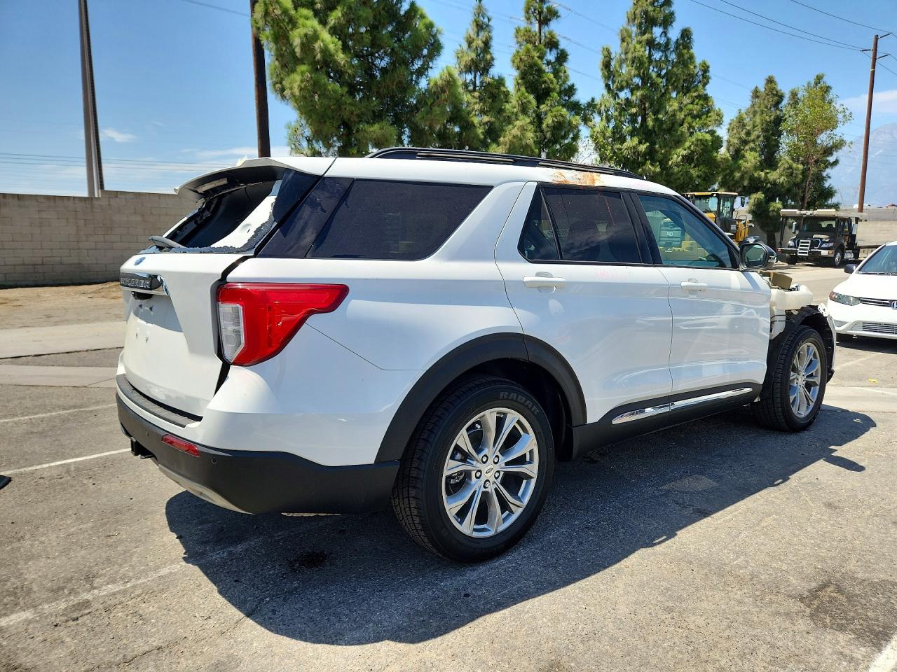 2023 Ford Explorer Xlt Белый vin: 1FMSK7DH6PGA02098