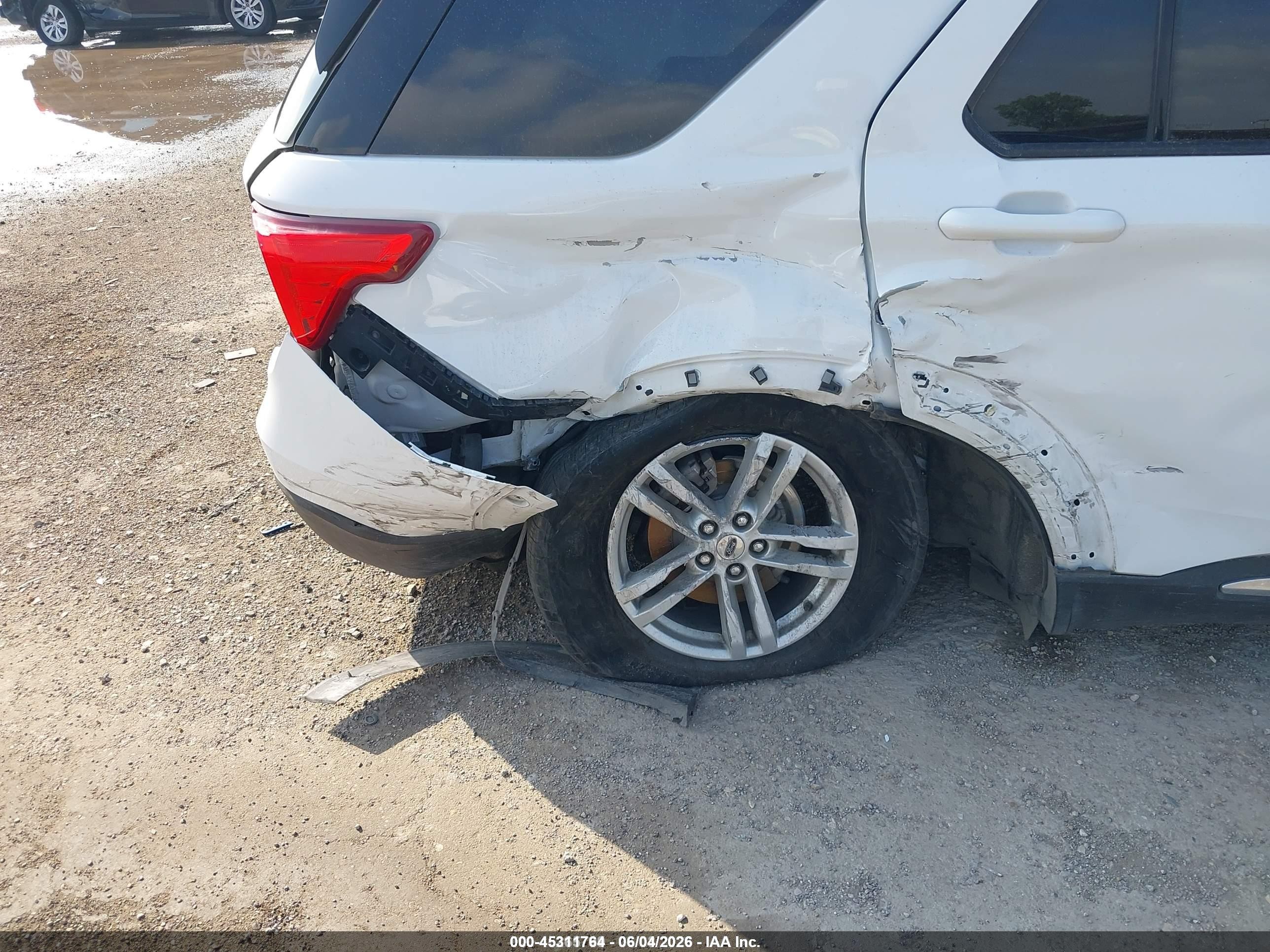 2021 Ford Explorer Xlt White vin: 1FMSK7DH7MGA52245