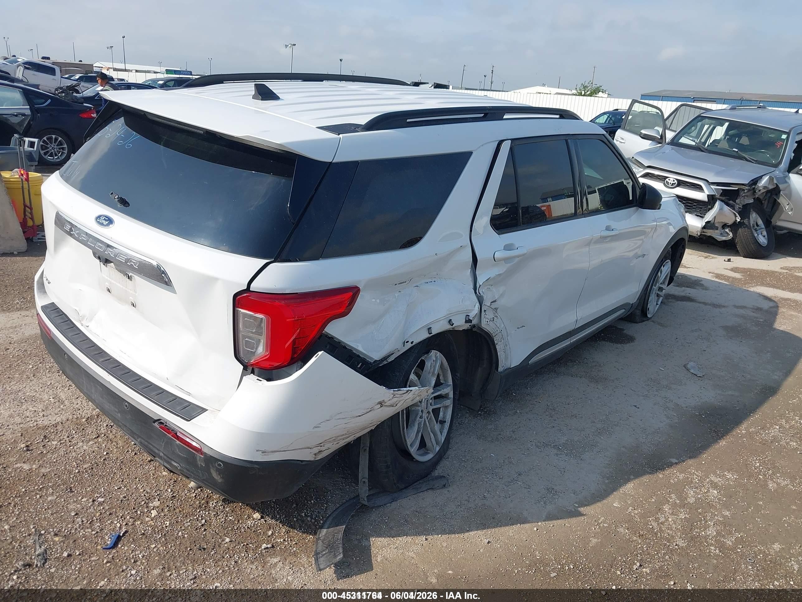 2021 Ford Explorer Xlt White vin: 1FMSK7DH7MGA52245