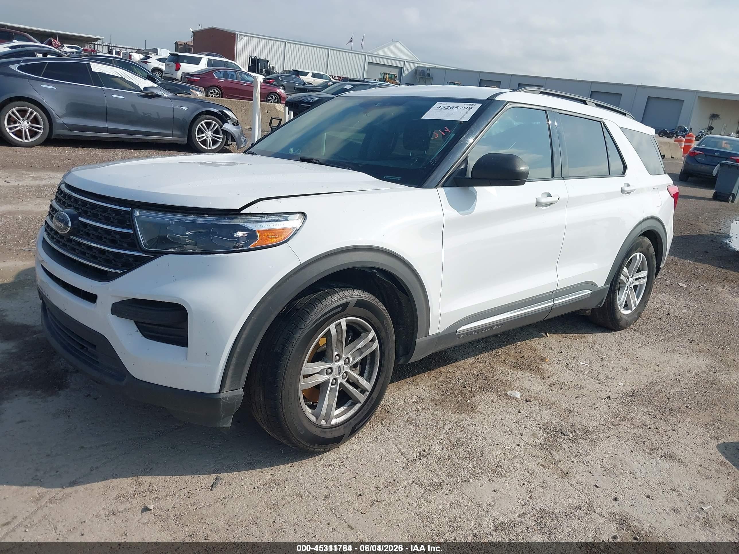 2021 Ford Explorer Xlt White vin: 1FMSK7DH7MGA52245