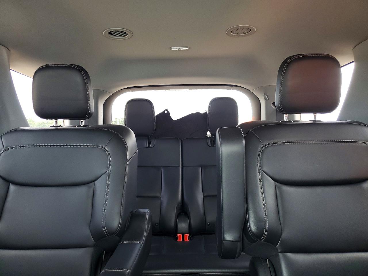 2023 Ford Explorer Xlt Silver vin: 1FMSK7DH8PGB30567