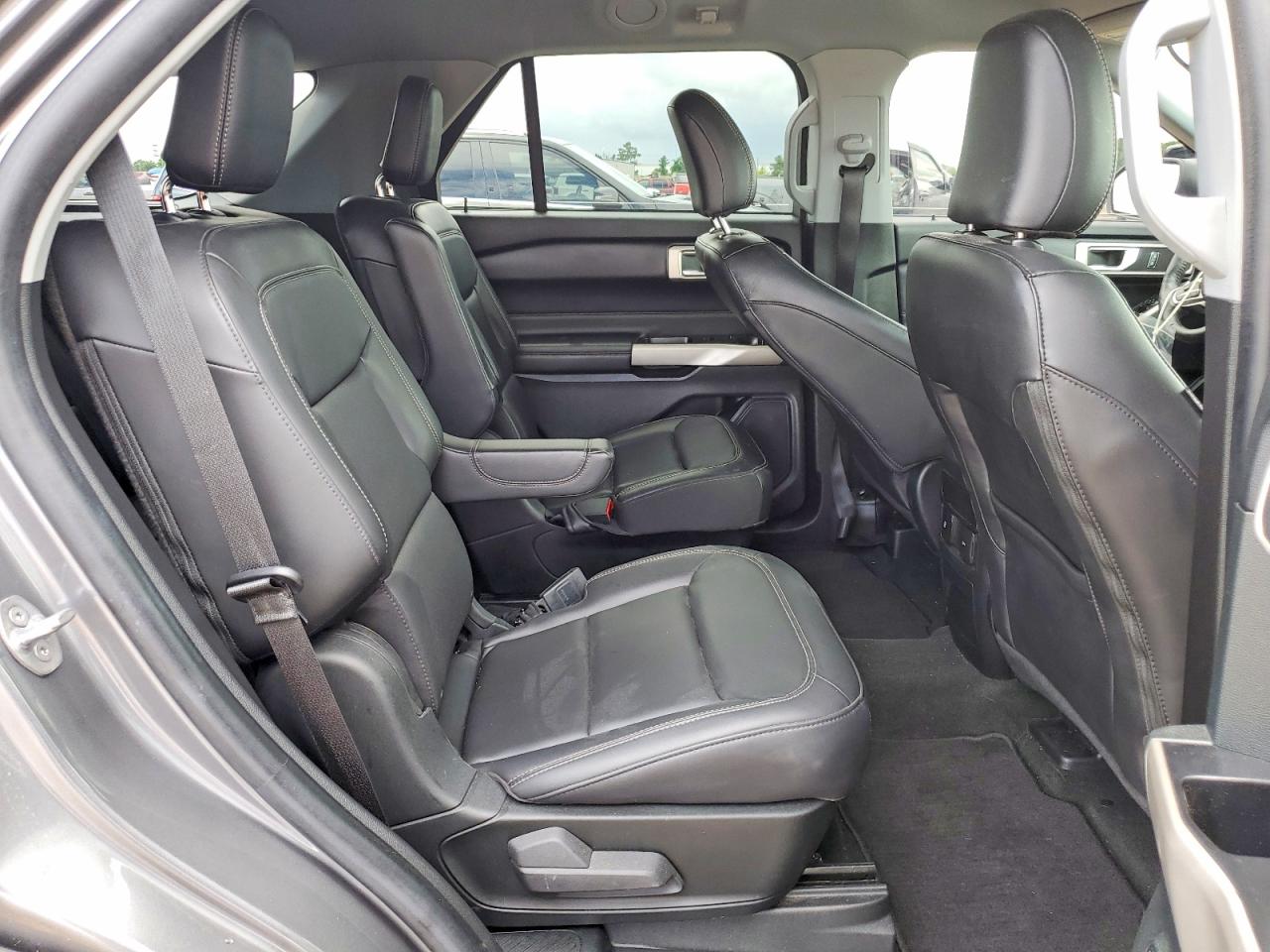 2023 Ford Explorer Xlt Silver vin: 1FMSK7DH8PGB30567