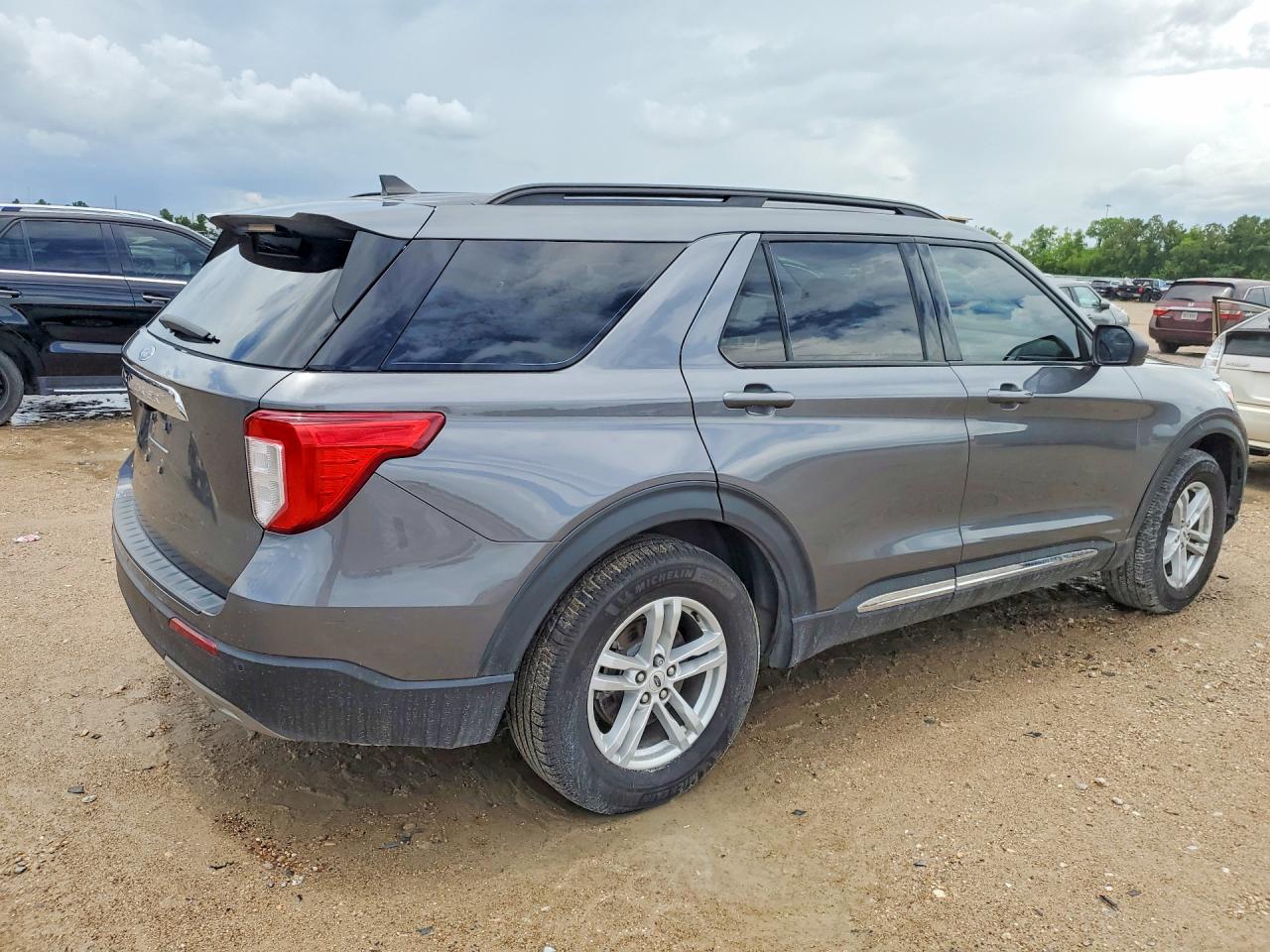 2023 Ford Explorer Xlt Silver vin: 1FMSK7DH8PGB30567