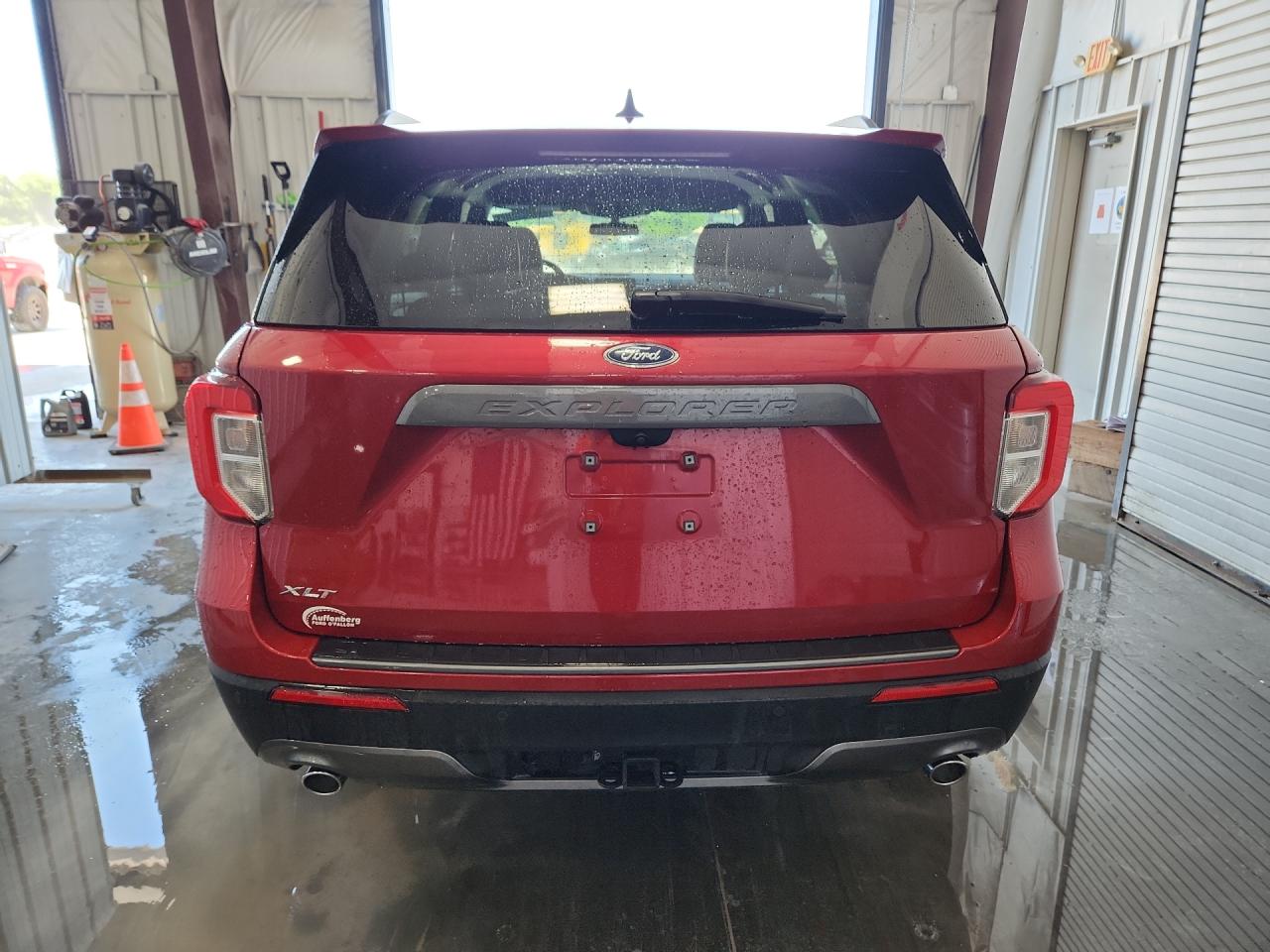 2023 Ford Explorer Xlt Красный vin: 1FMSK7DH9PGA55524 Damage: Lift Gate, Dent(S) W/ Paint Dmg, 2 To 3 Inches