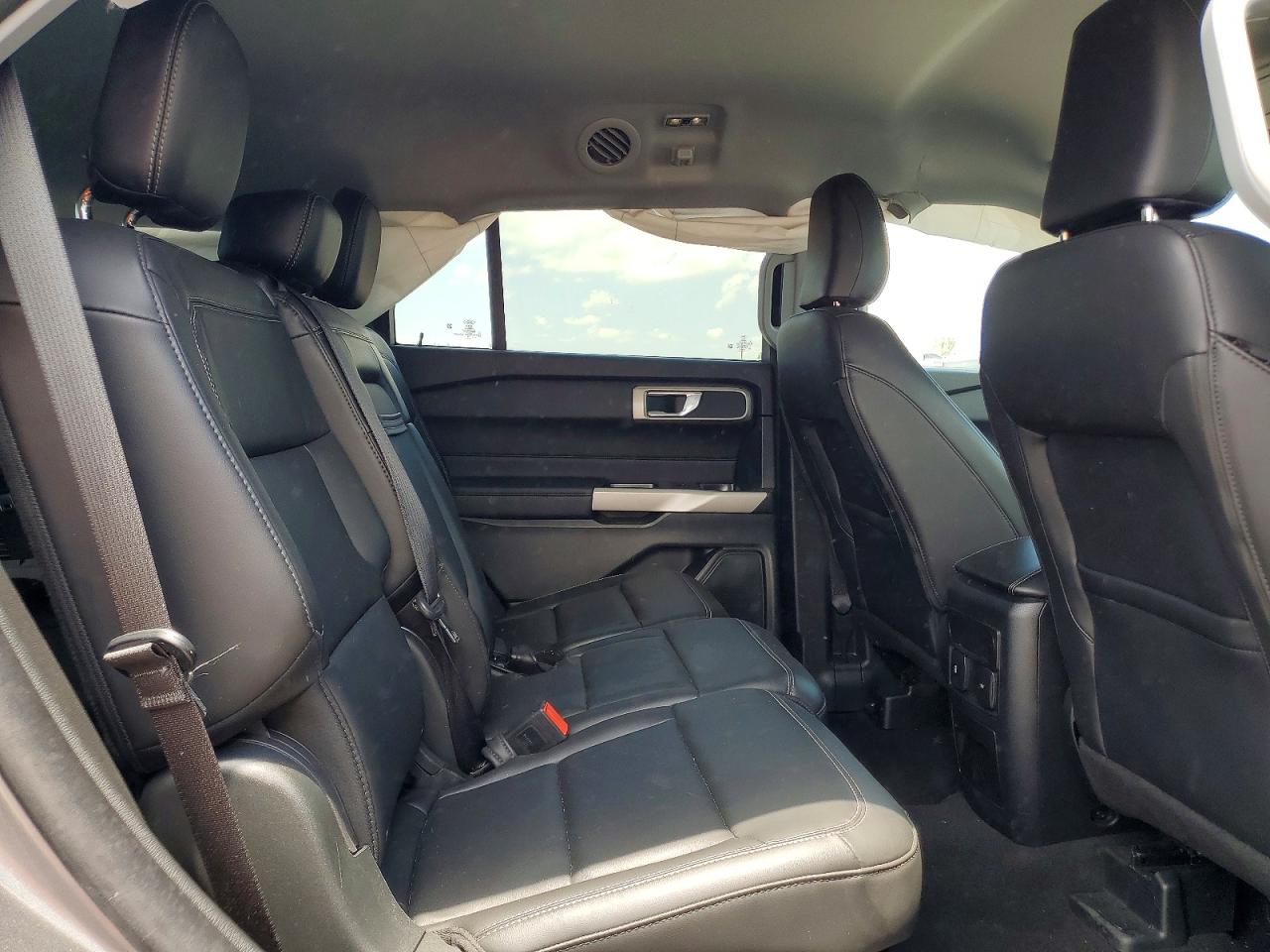2024 Ford Explorer Xlt Gray vin: 1FMSK7DH9RGA43683