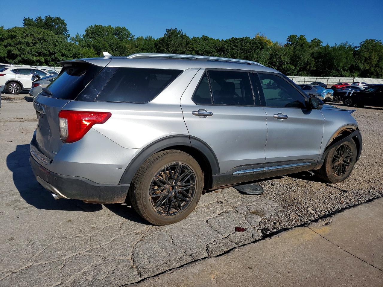2020 Ford Explorer Limited Серебряный vin: 1FMSK7FH3LGC58786