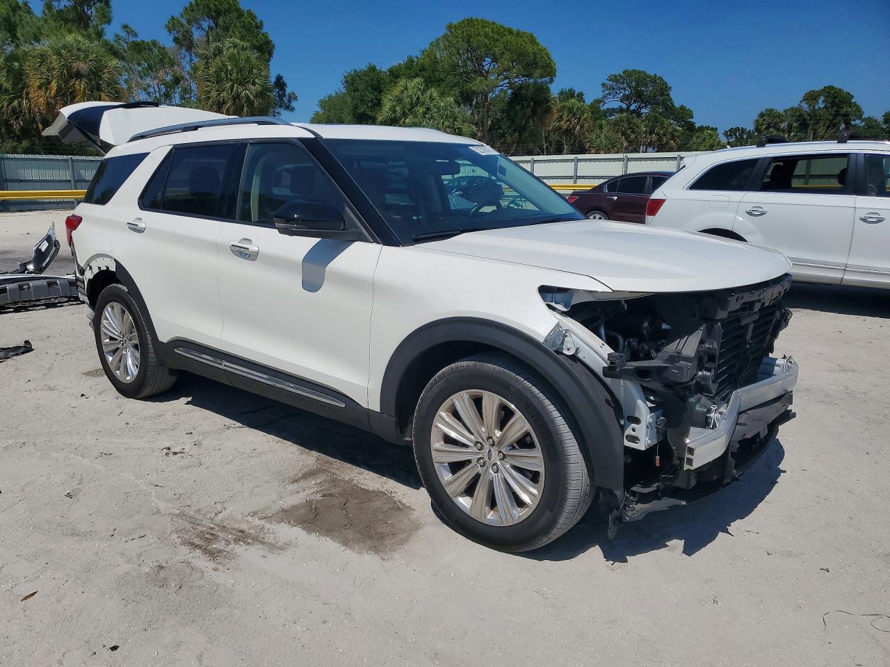 2022 Ford Explorer Limited White vin: 1FMSK7FH8NGB77396