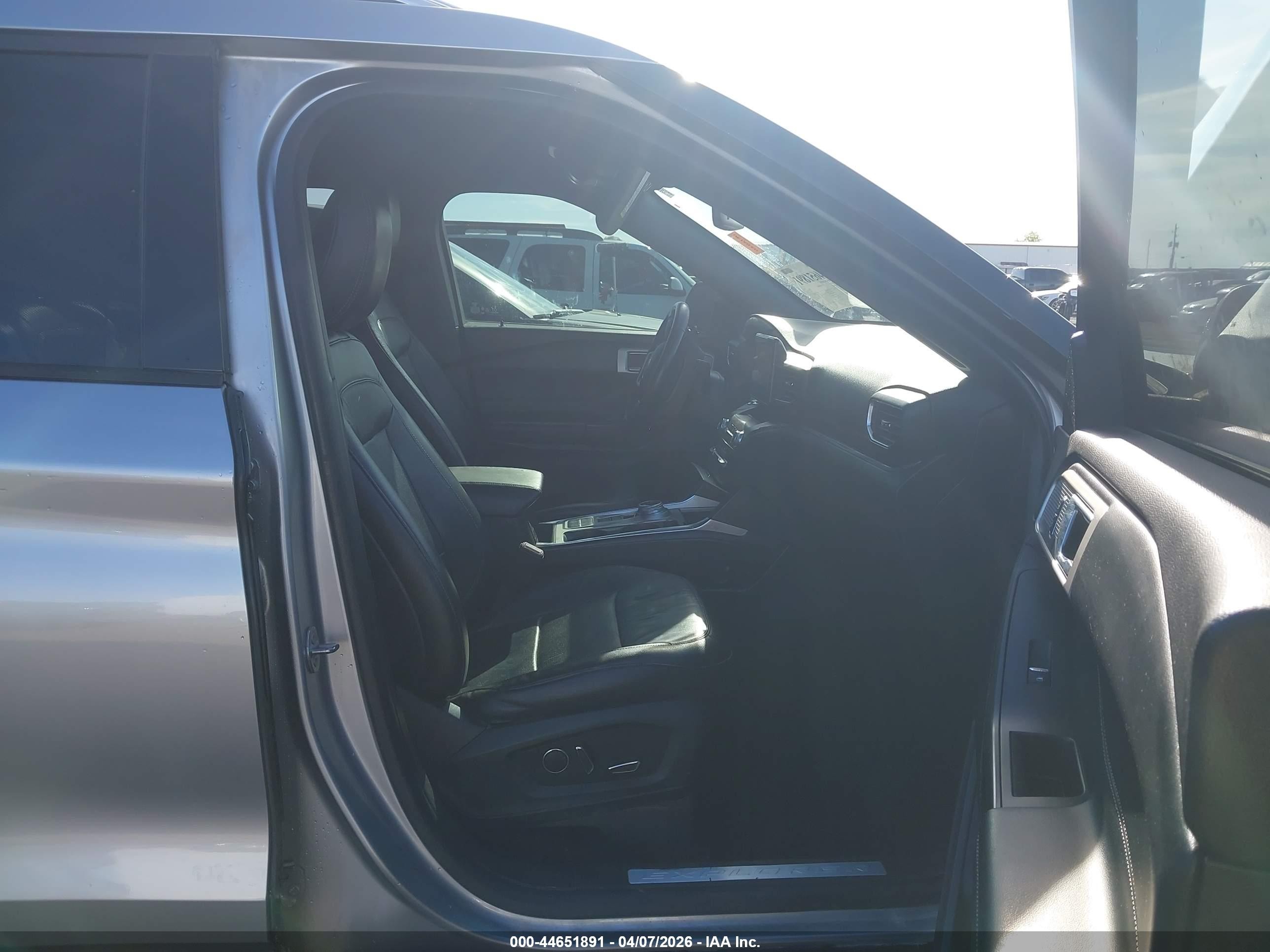 2020 Ford Explorer Limited Silver vin: 1FMSK7FH9LGB68221