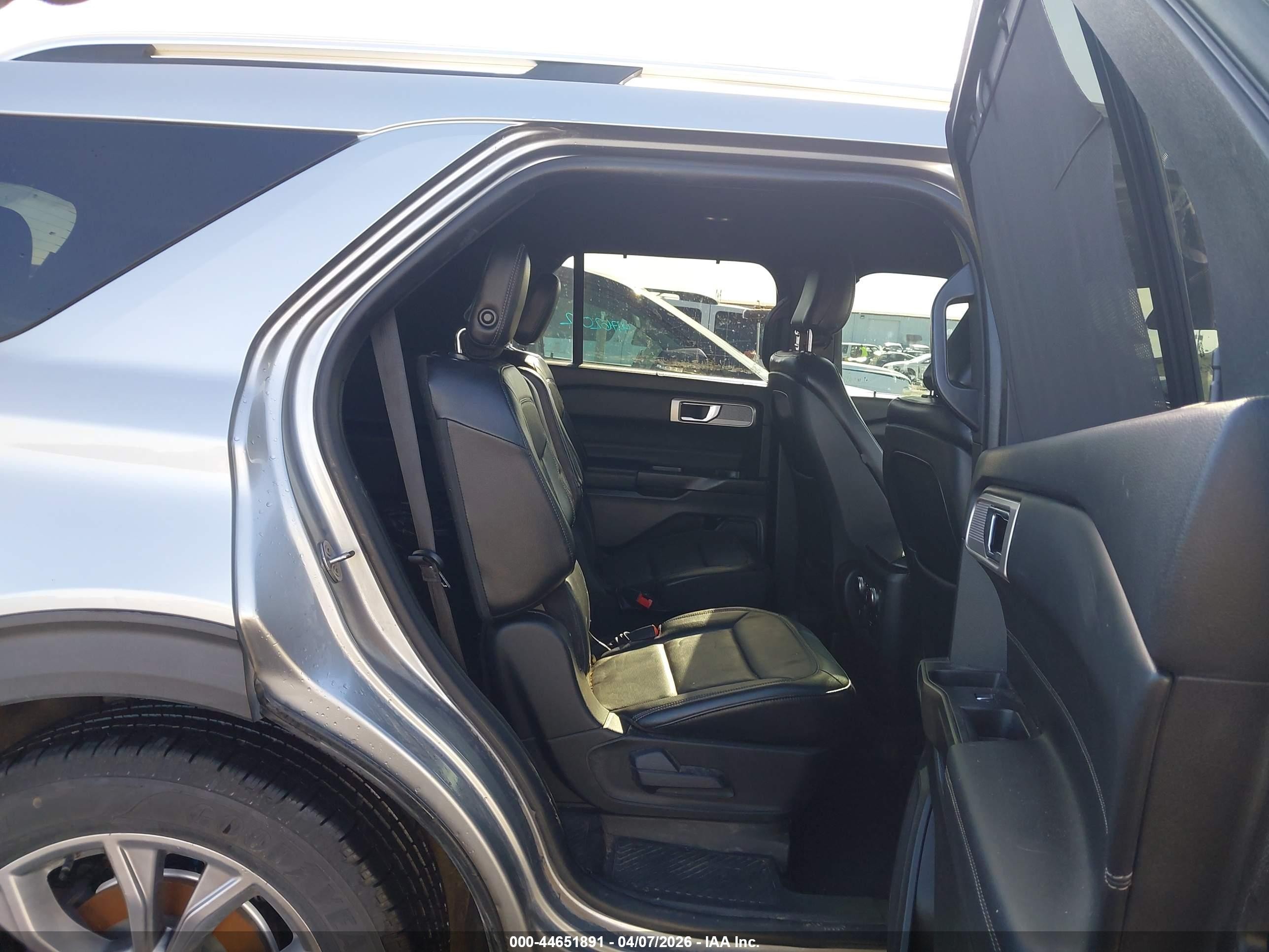 2020 Ford Explorer Limited Silver vin: 1FMSK7FH9LGB68221
