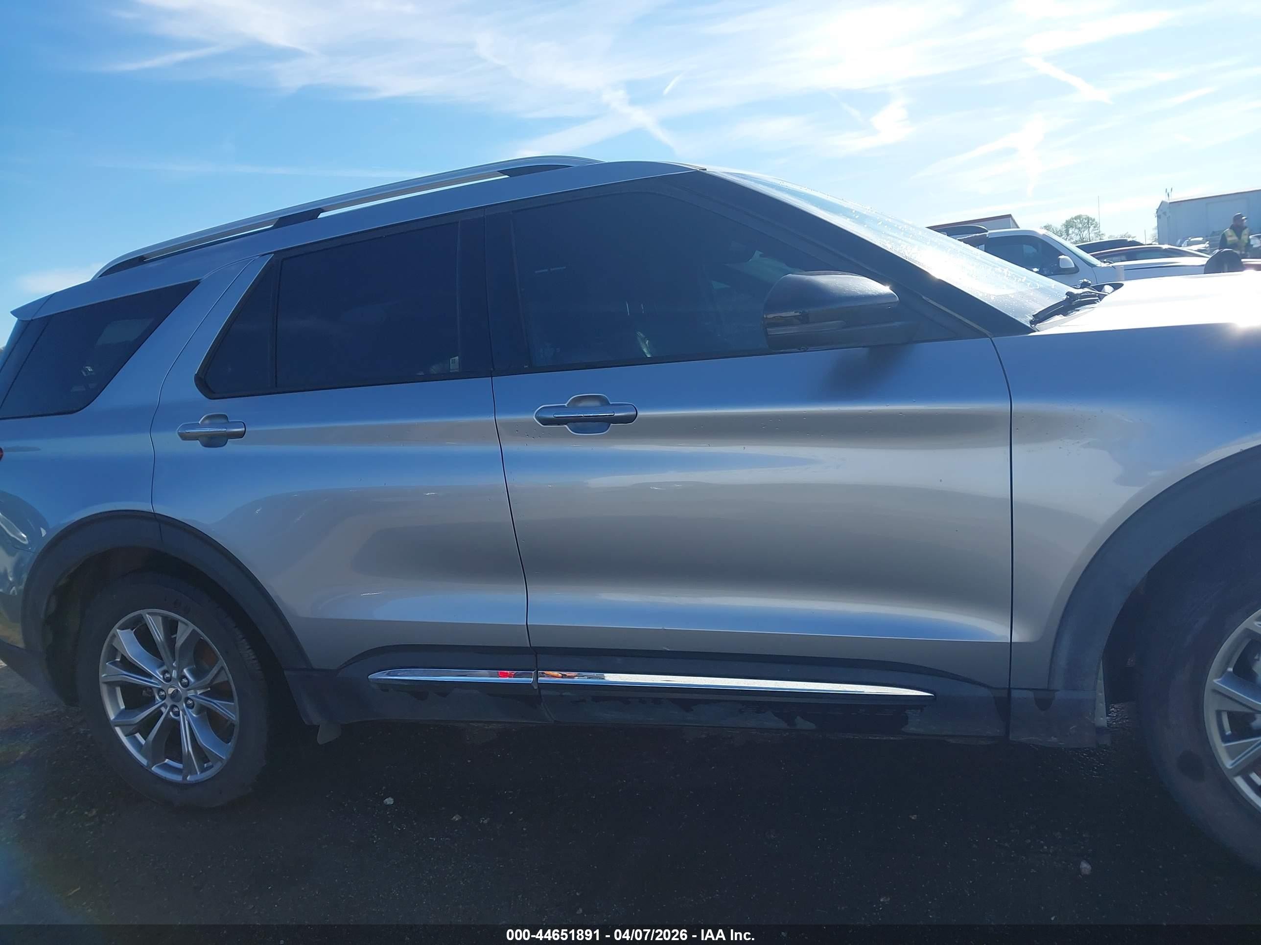 2020 Ford Explorer Limited Silver vin: 1FMSK7FH9LGB68221