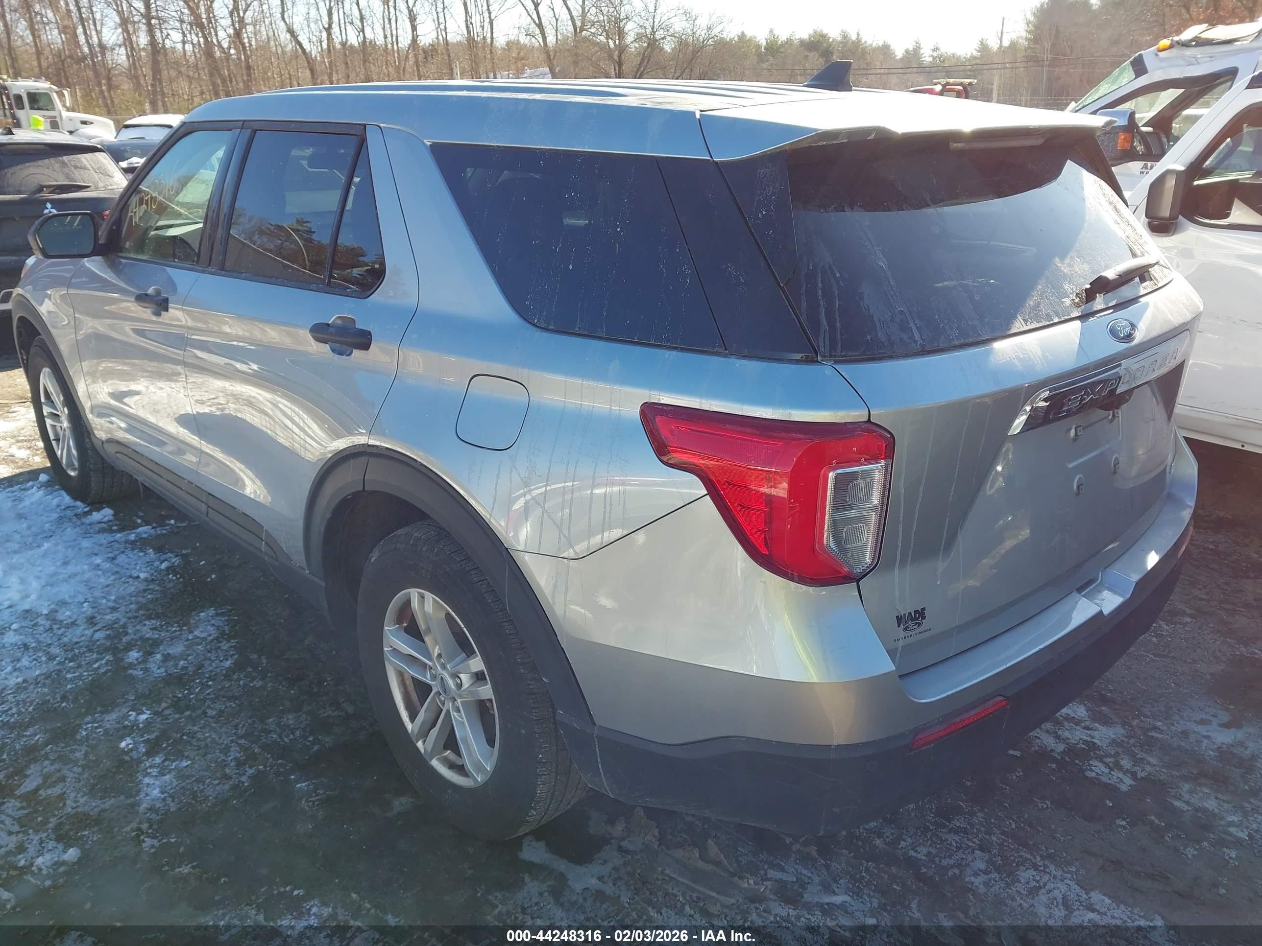 2022 Ford Explorer   Silver vin: 1FMSK8BH7NGC07564