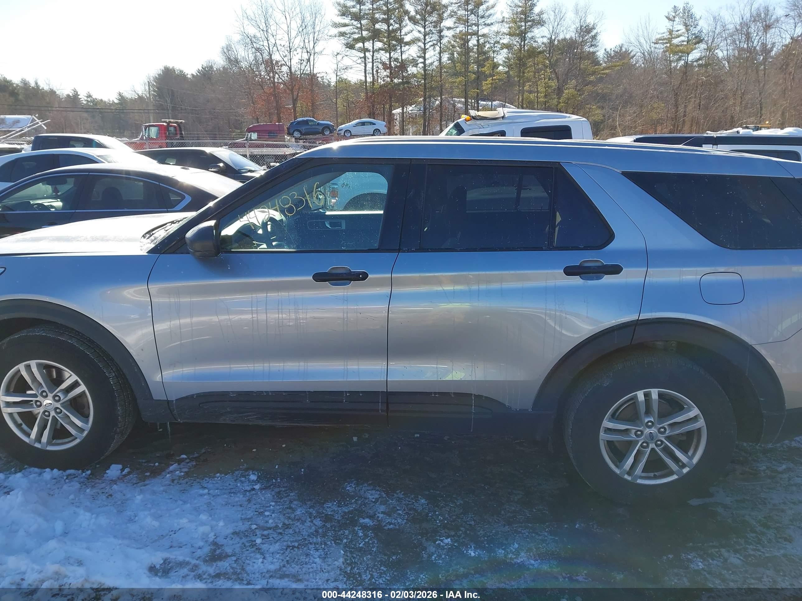 2022 Ford Explorer   Silver vin: 1FMSK8BH7NGC07564