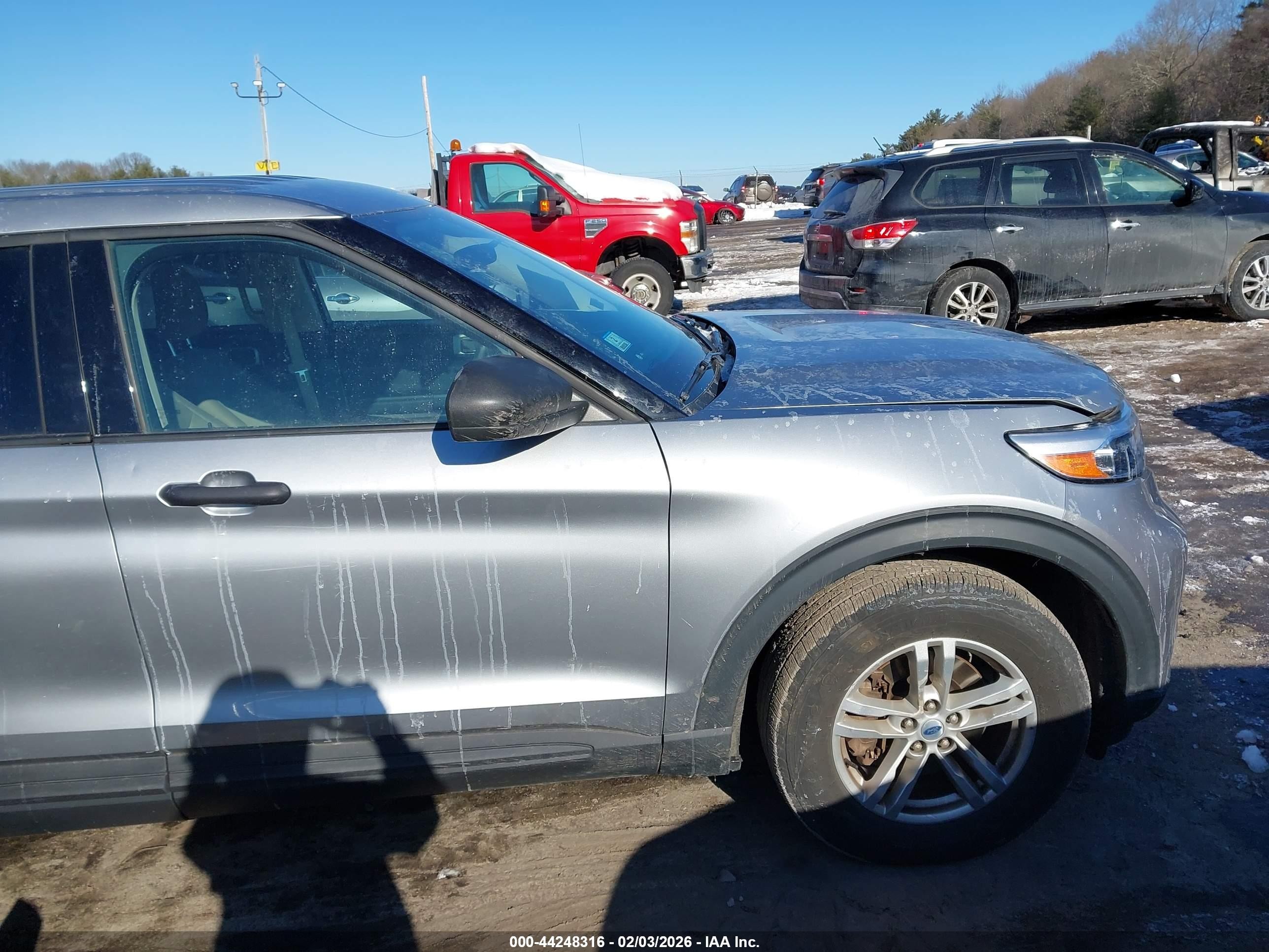 2022 Ford Explorer   Silver vin: 1FMSK8BH7NGC07564