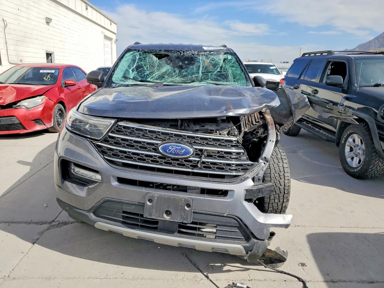 2021 Ford Explorer Xlt Gray vin: 1FMSK8DH0MGB95866