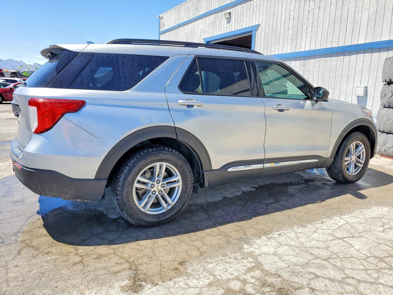2020 Ford Explorer Xlt Silver vin: 1FMSK8DH2LGA40556