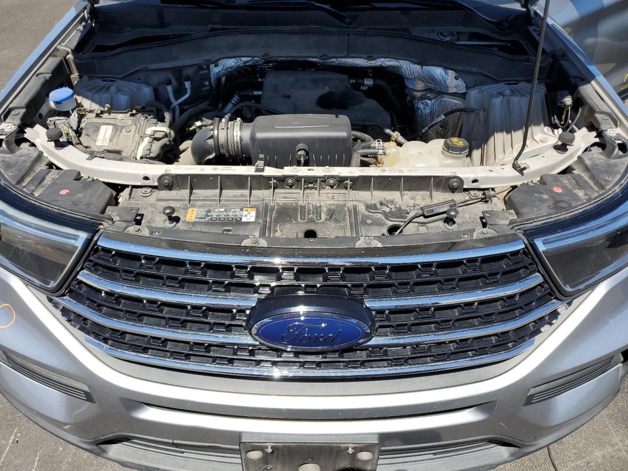 2020 Ford Explorer Xlt Silver vin: 1FMSK8DH2LGA40556 Damage: Front Bumper/Cover, Heavy Scratch, > 12 Inches