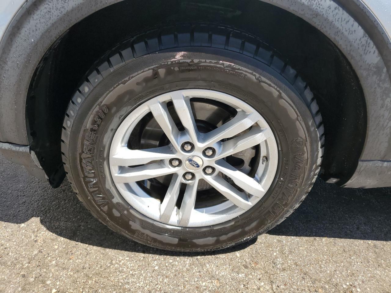 2020 Ford Explorer Xlt Silver vin: 1FMSK8DH2LGA40556 Damage: Right Rear Wheel, Curb Rash, 6 To 7 Inches