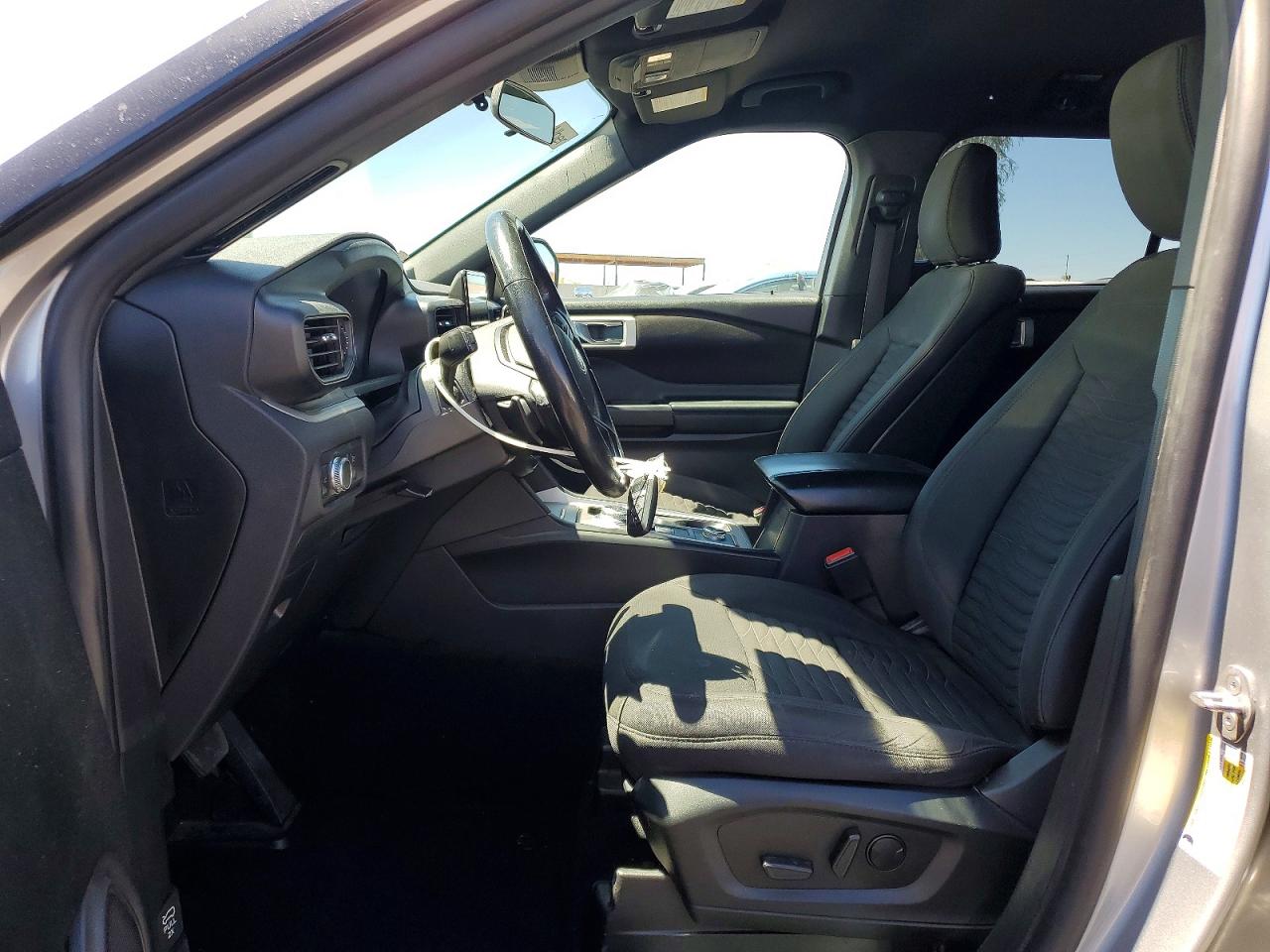 2020 Ford Explorer Xlt Silver vin: 1FMSK8DH2LGA40556