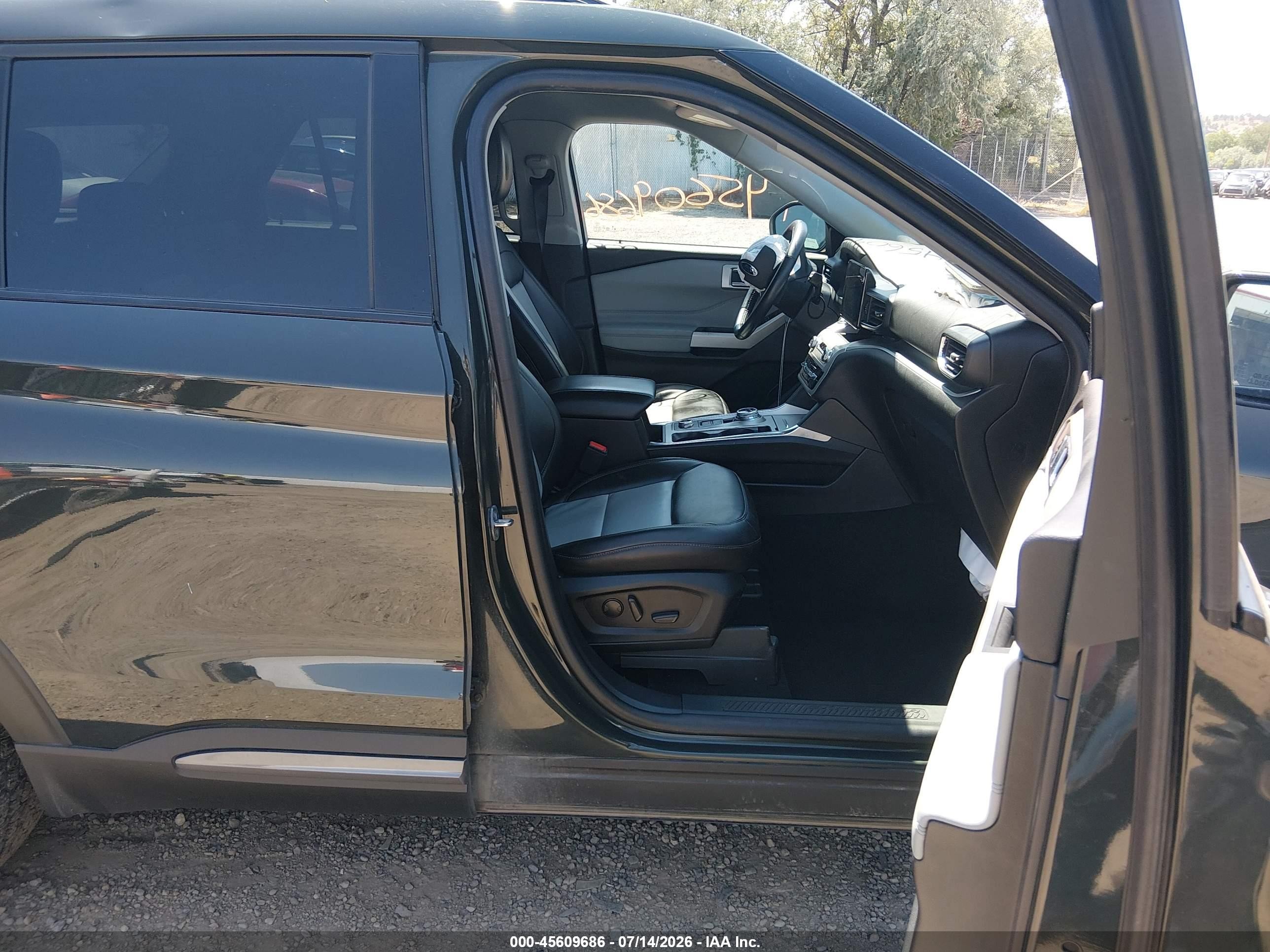 2022 Ford Explorer Xlt Gray vin: 1FMSK8DH3NGB61745