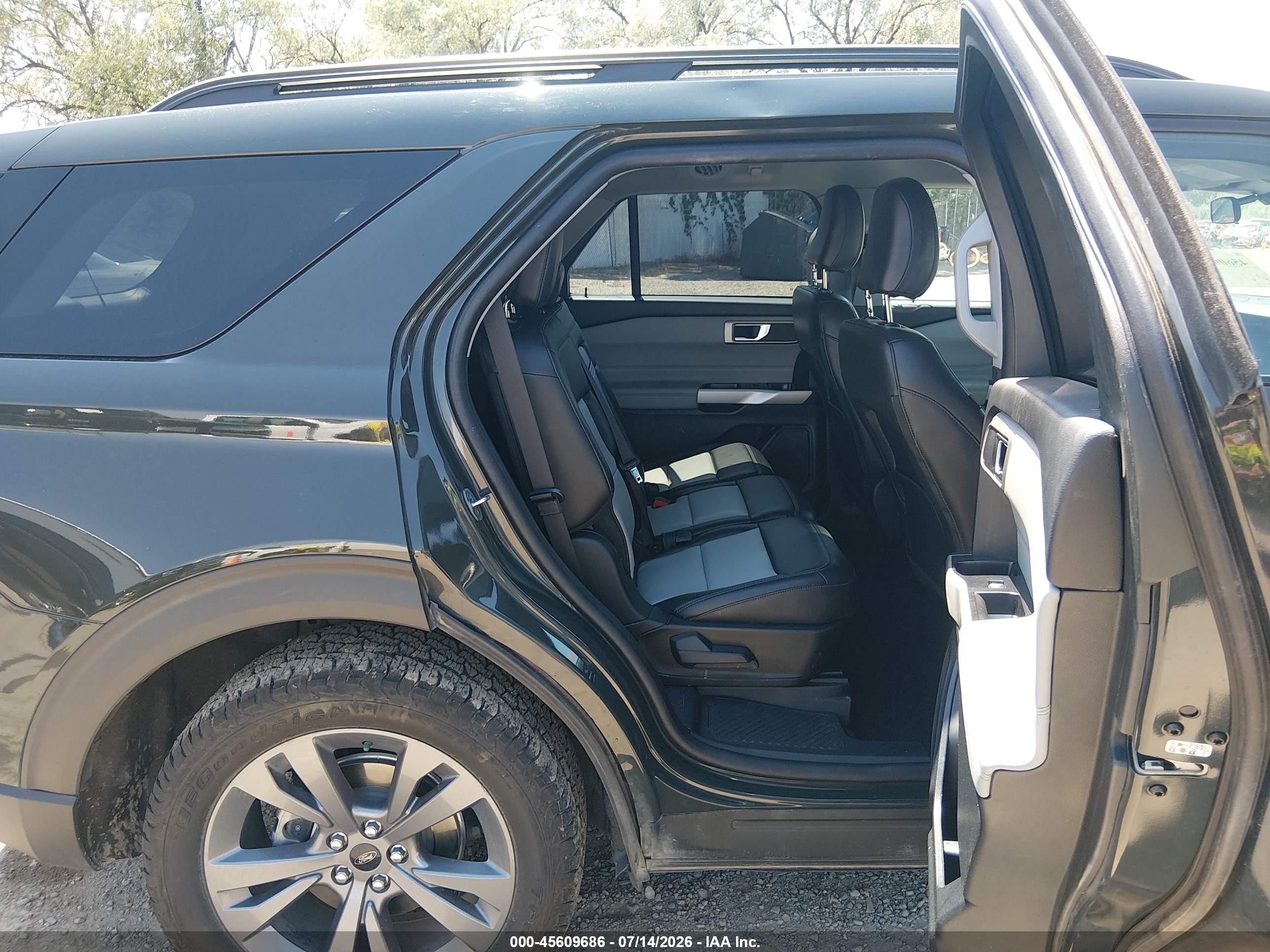 2022 Ford Explorer Xlt Gray vin: 1FMSK8DH3NGB61745