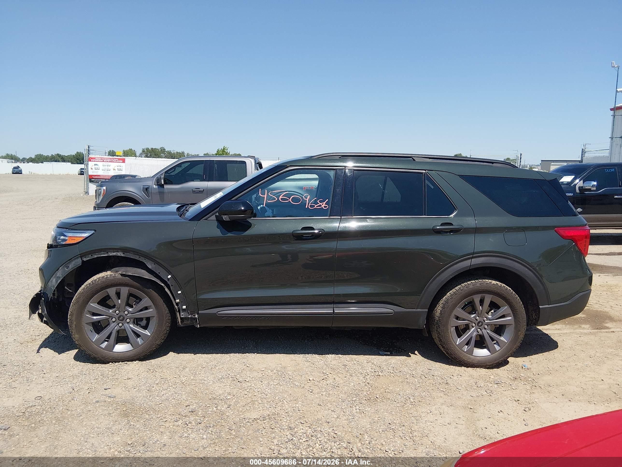 2022 Ford Explorer Xlt Gray vin: 1FMSK8DH3NGB61745