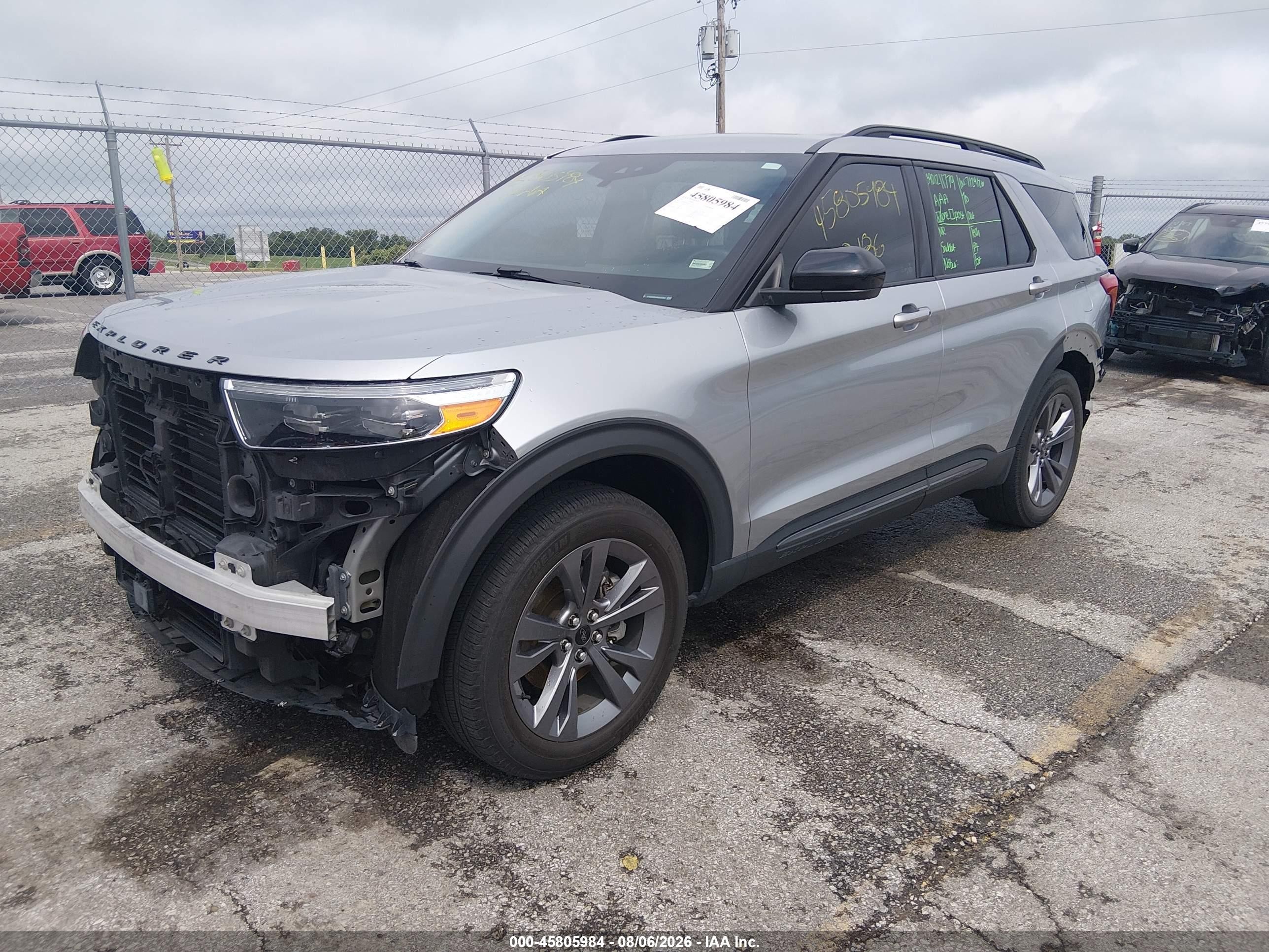2022 Ford Explorer Xlt Silver vin: 1FMSK8DH4NGA23356