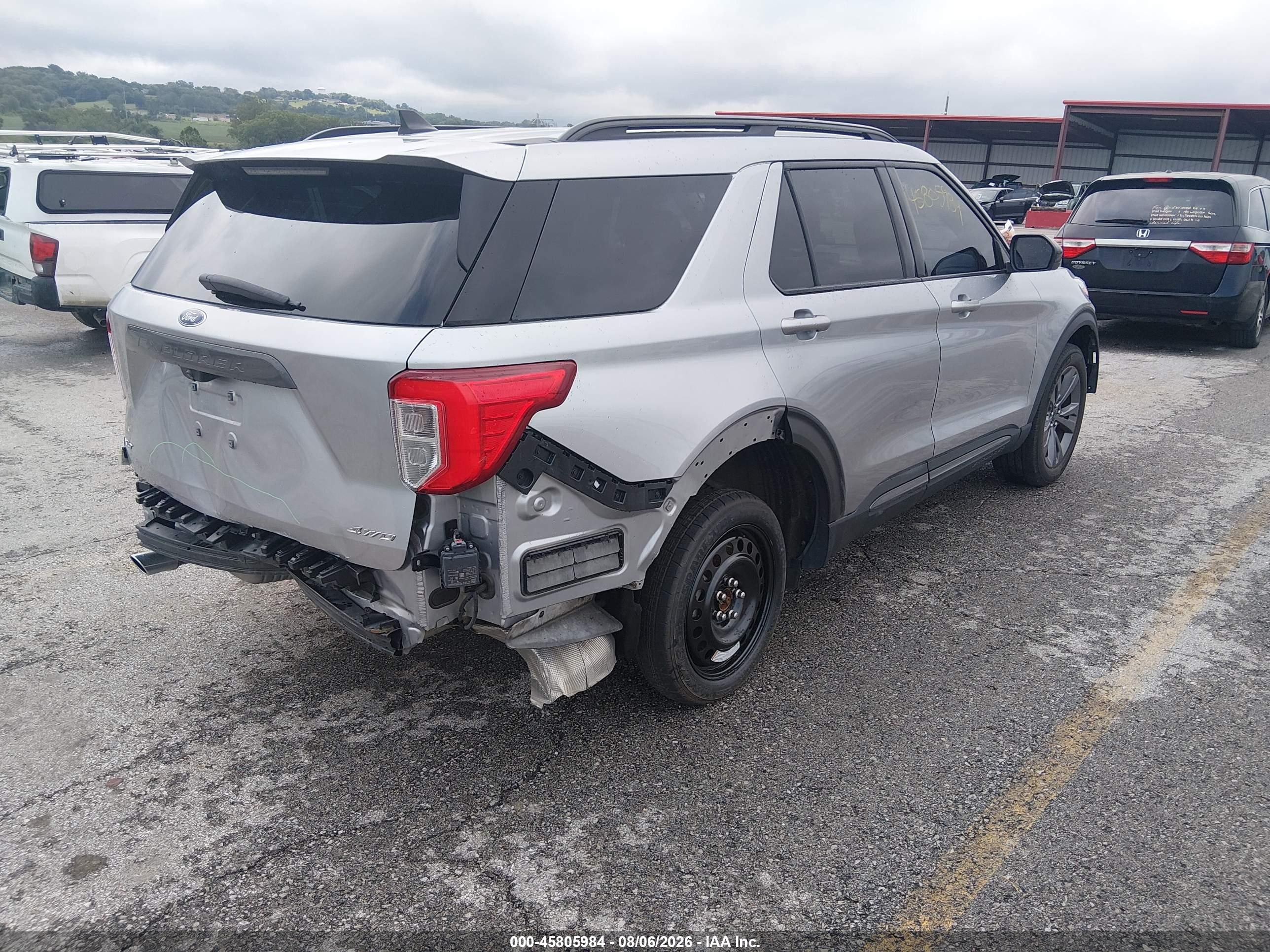 2022 Ford Explorer Xlt Silver vin: 1FMSK8DH4NGA23356