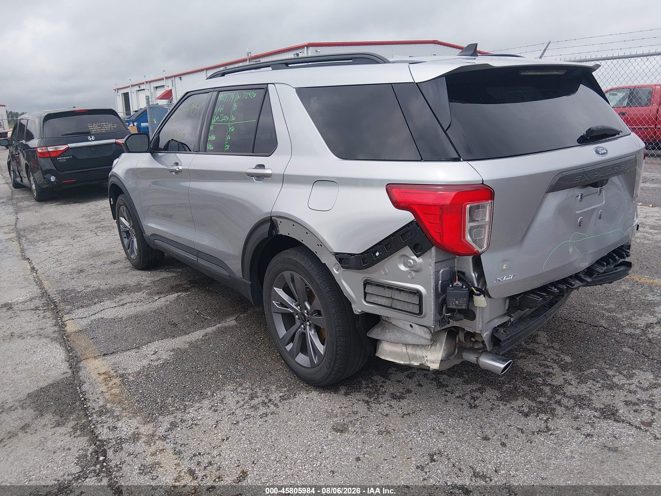2022 Ford Explorer Xlt Silver vin: 1FMSK8DH4NGA23356