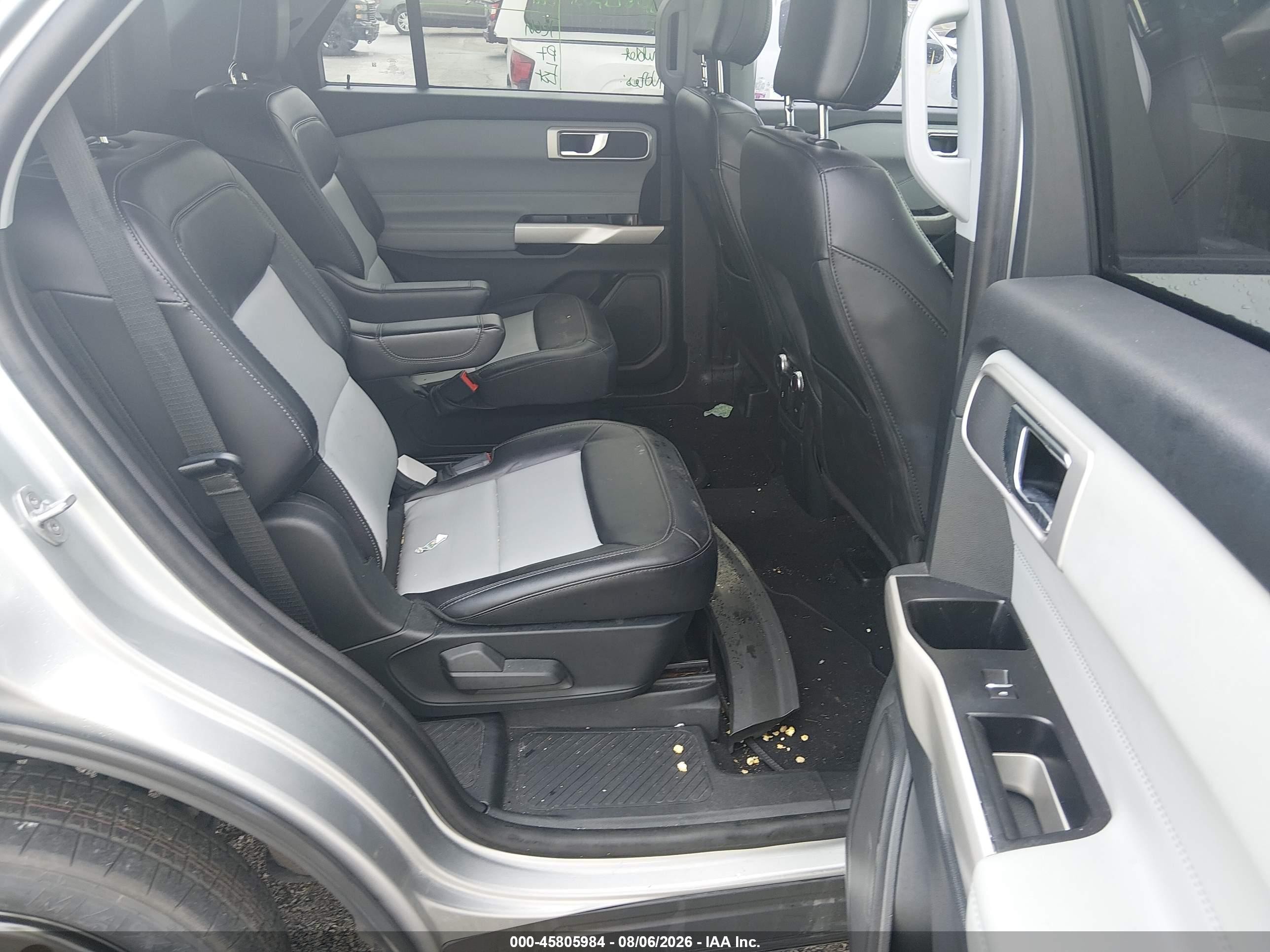 2022 Ford Explorer Xlt Silver vin: 1FMSK8DH4NGA23356