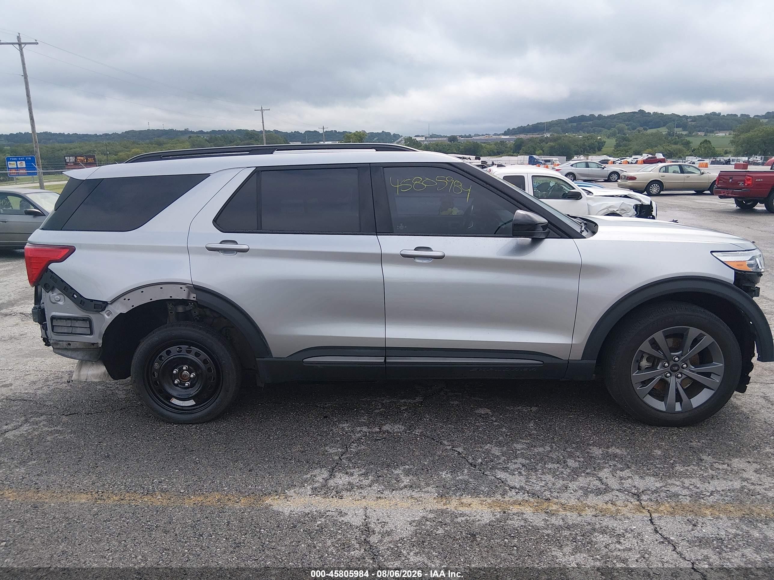 2022 Ford Explorer Xlt Silver vin: 1FMSK8DH4NGA23356