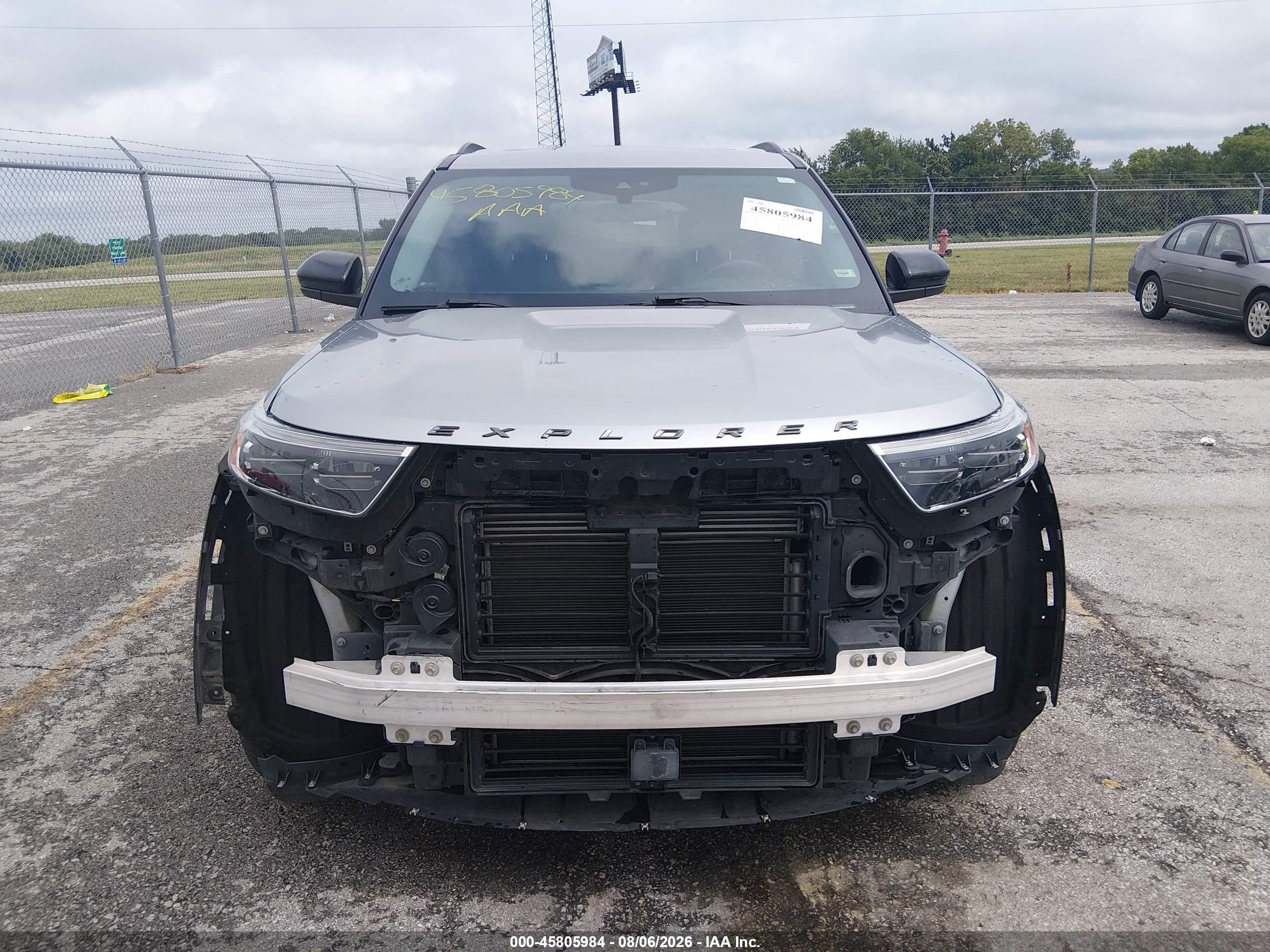 2022 Ford Explorer Xlt Silver vin: 1FMSK8DH4NGA23356