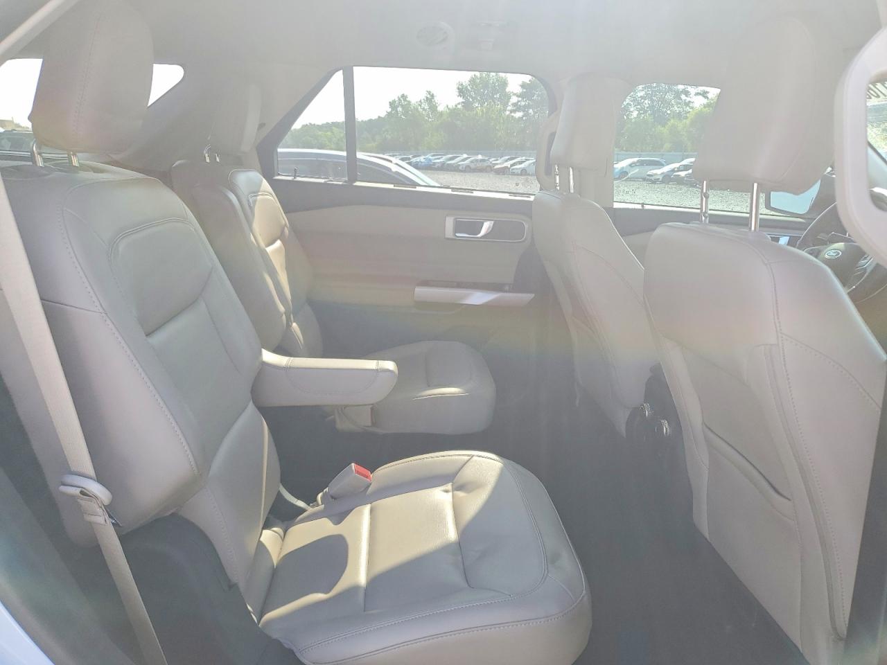 2021 Ford Explorer Xlt White vin: 1FMSK8DH5MGC32216