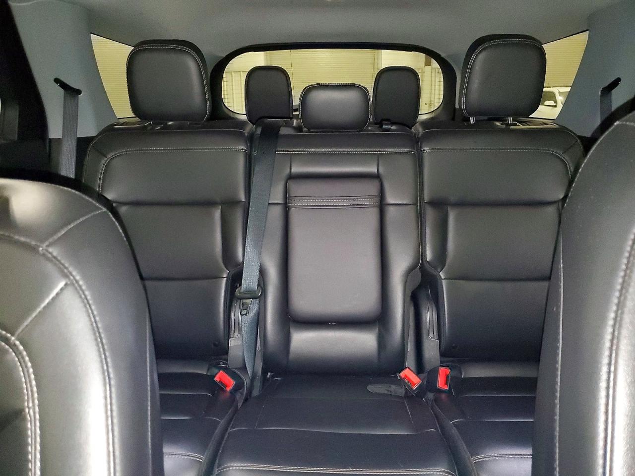 2022 Ford Explorer White vin: 1FMSK8DH5NGA90645