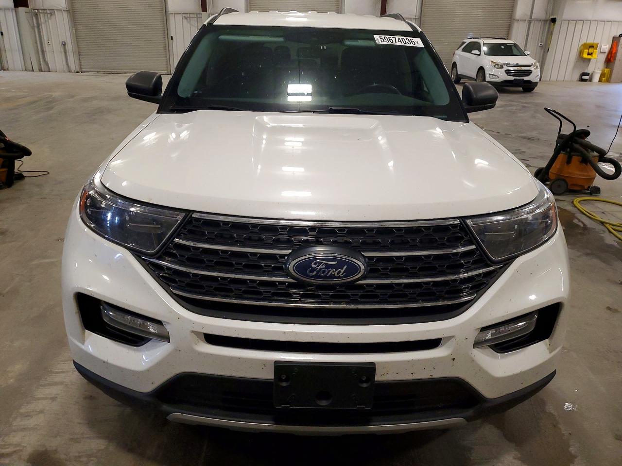 2022 Ford Explorer White vin: 1FMSK8DH5NGA90645