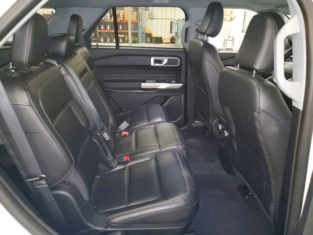 2022 Ford Explorer White vin: 1FMSK8DH5NGA90645