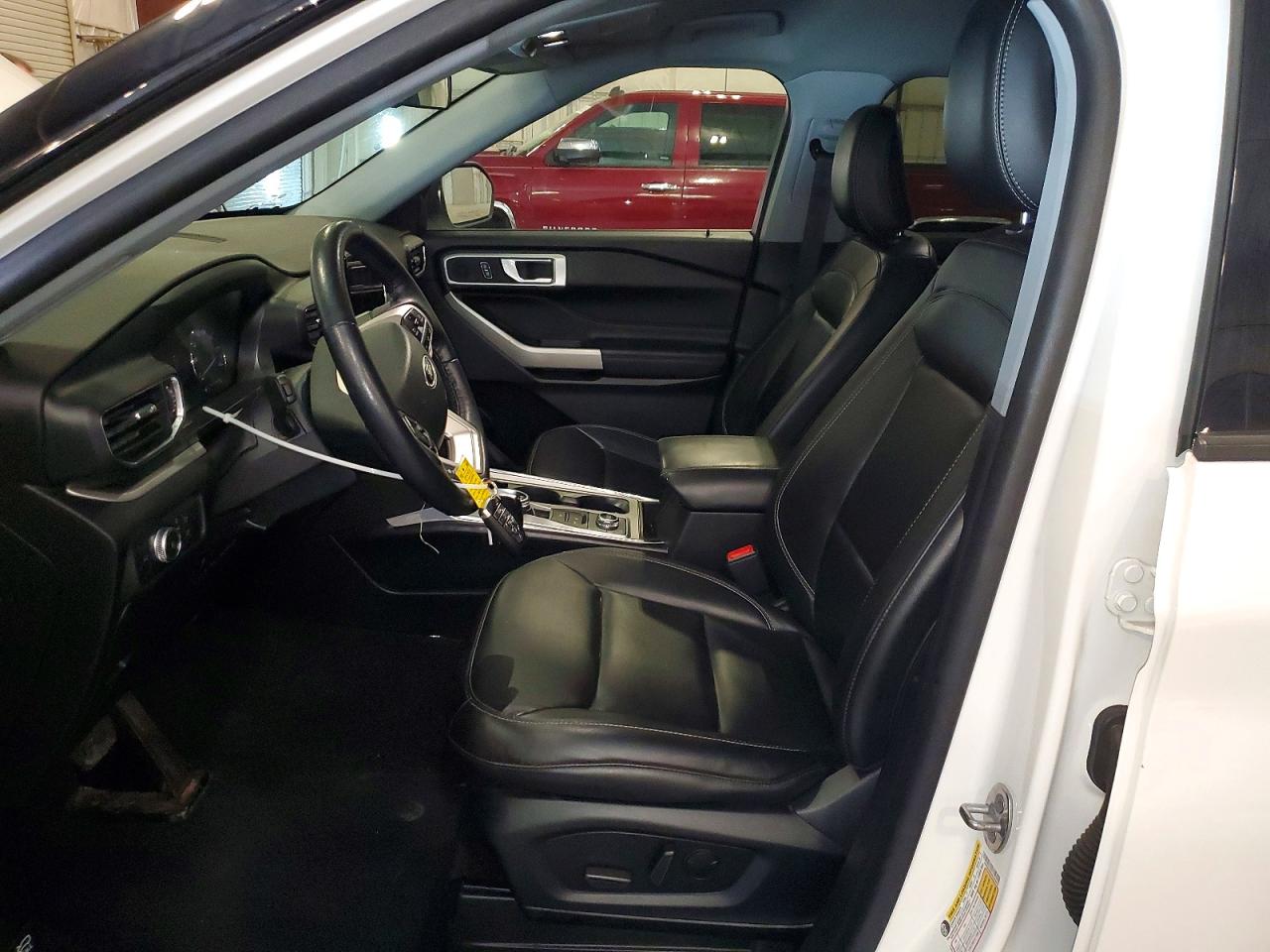 2022 Ford Explorer White vin: 1FMSK8DH5NGA90645