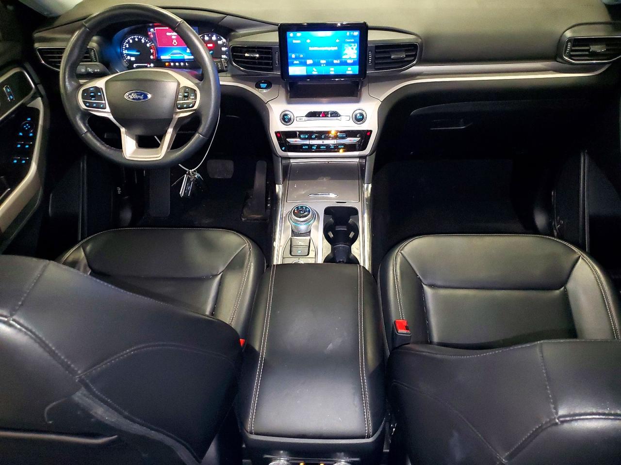 2022 Ford Explorer White vin: 1FMSK8DH5NGA90645