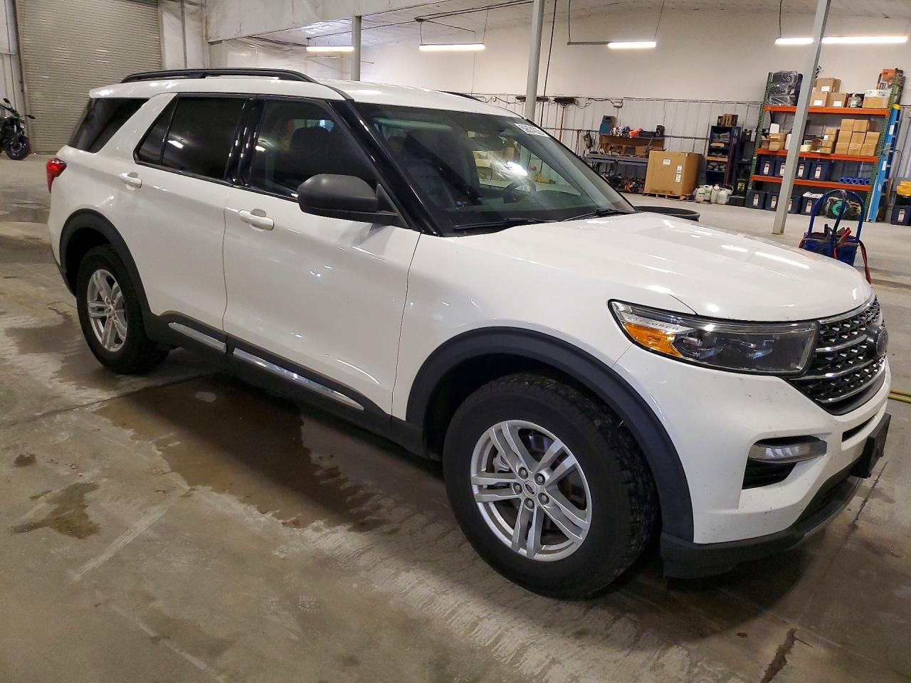2022 Ford Explorer White vin: 1FMSK8DH5NGA90645