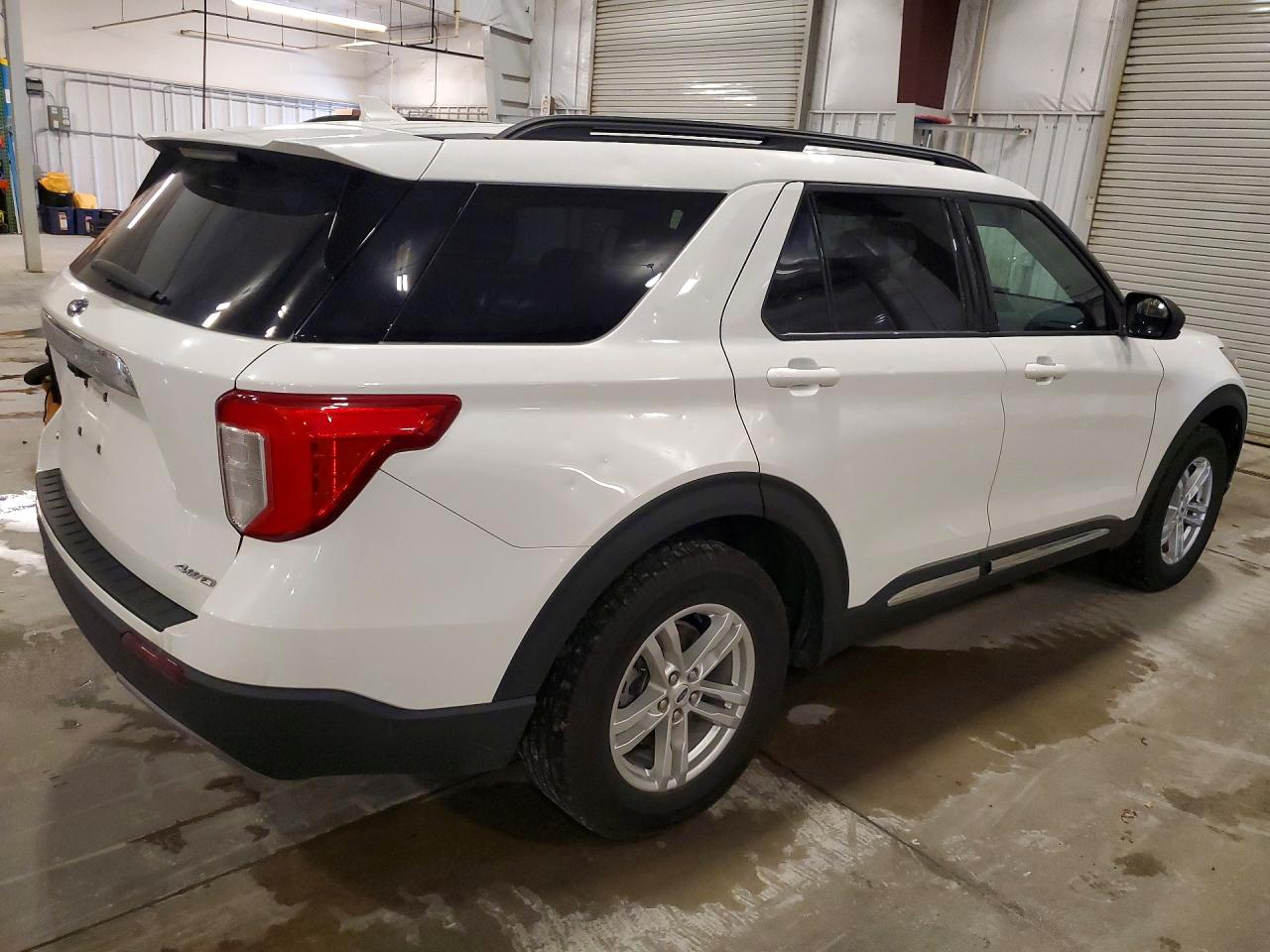 2022 Ford Explorer White vin: 1FMSK8DH5NGA90645