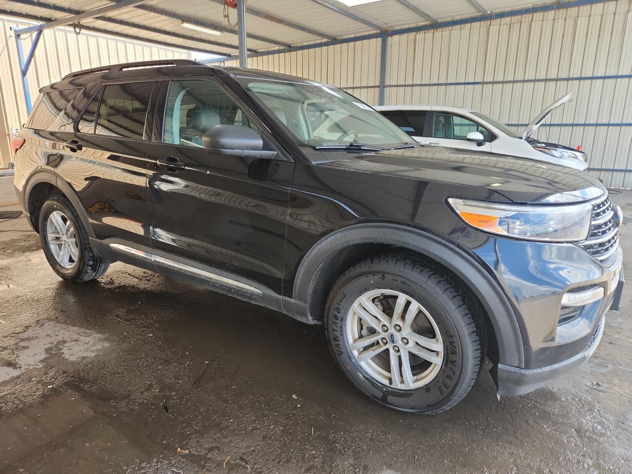 2024 Ford Explorer Xlt Black vin: 1FMSK8DH6RGA05446 Damage: Right Front Door, Dent(S) W/ Paint Dmg, 1/2 To 1 Inch
