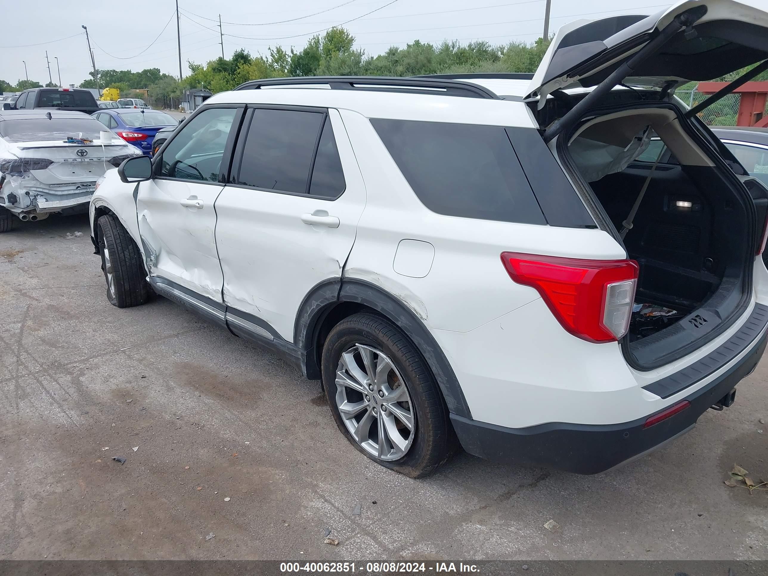 2020 Ford Explorer Xlt White vin: 1FMSK8DH7LGC08028