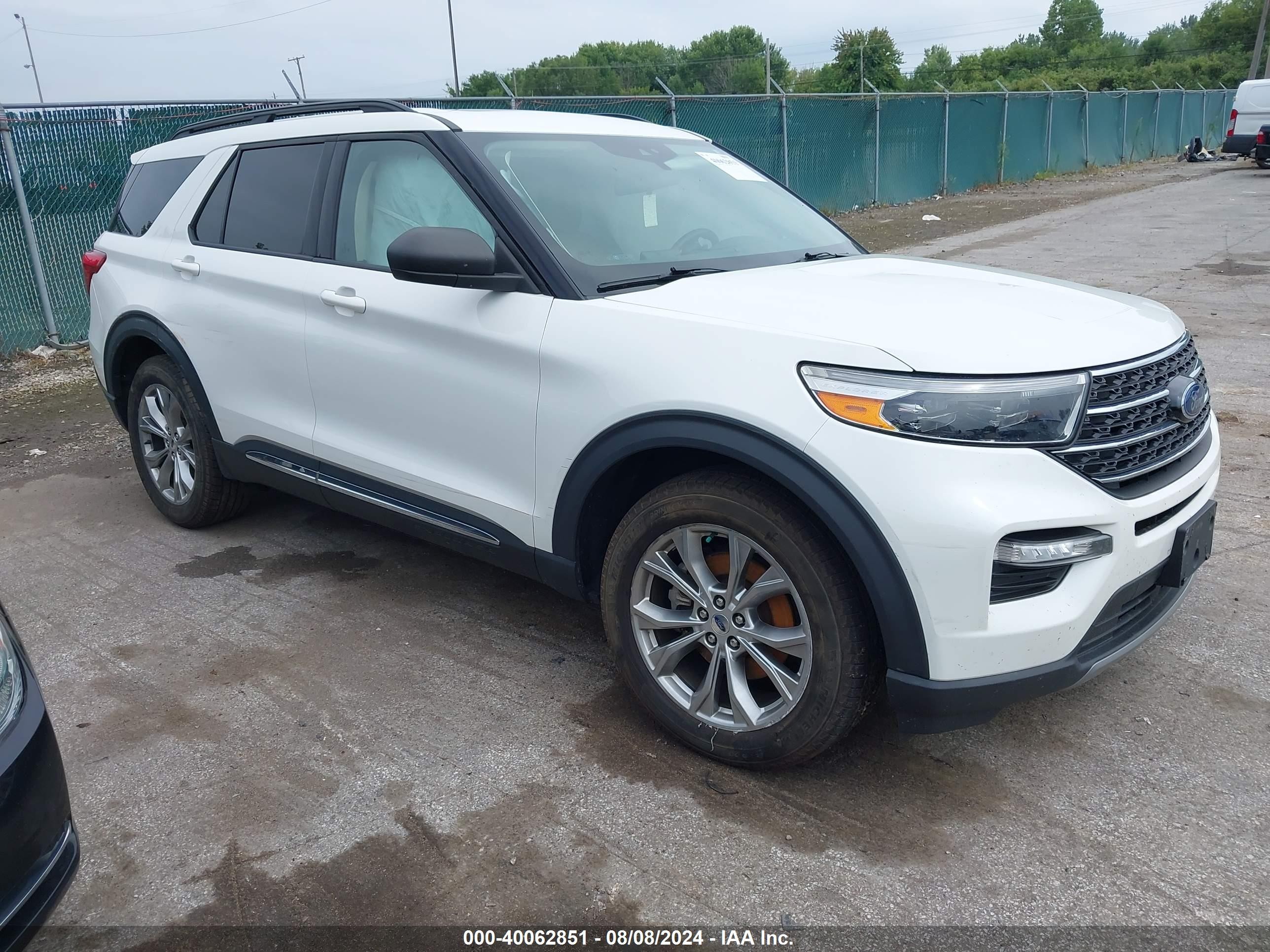 2020 Ford Explorer Xlt White vin: 1FMSK8DH7LGC08028