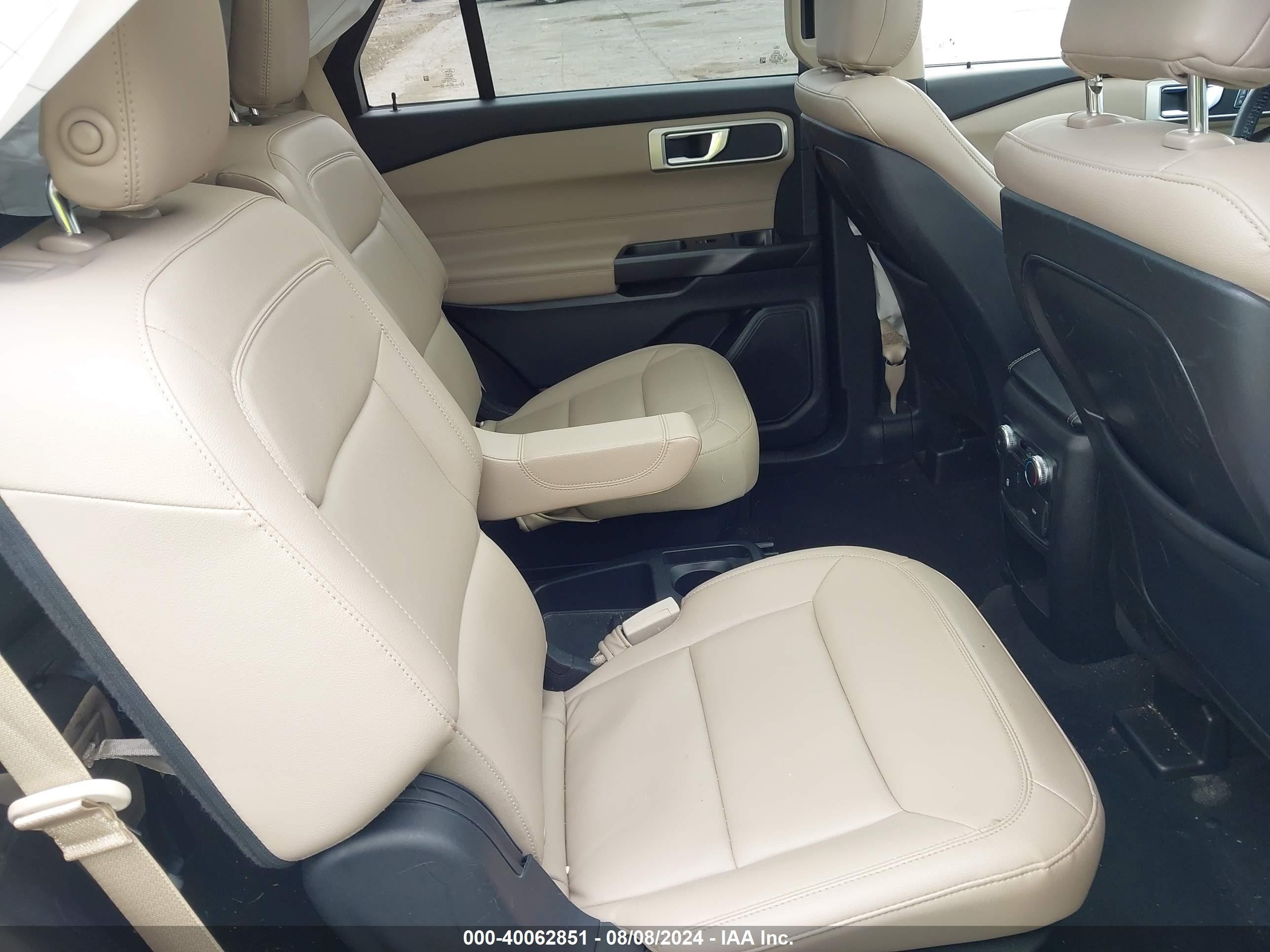 2020 Ford Explorer Xlt White vin: 1FMSK8DH7LGC08028