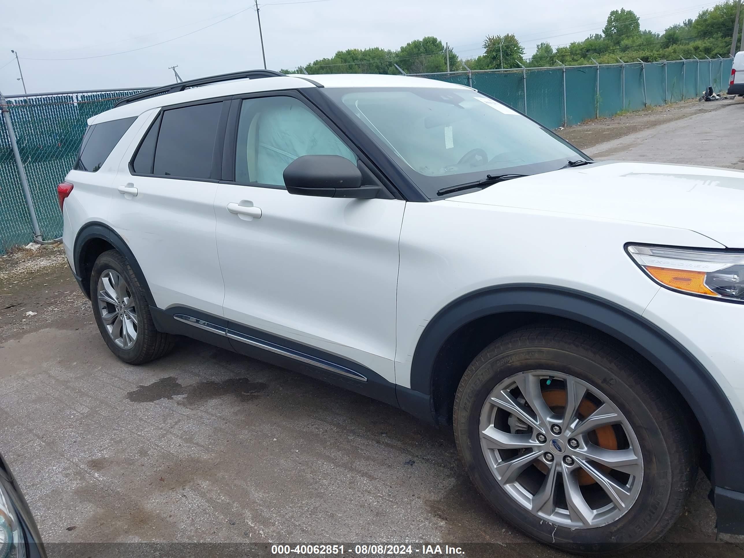 2020 Ford Explorer Xlt White vin: 1FMSK8DH7LGC08028